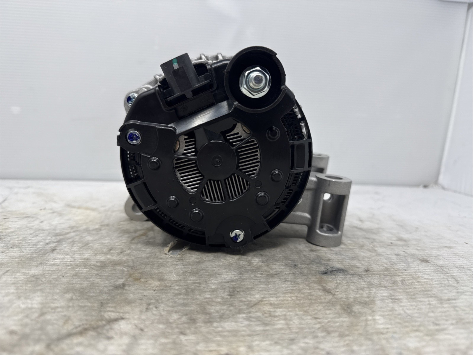 *HAS MARKS & SCRATCHES* Alternator For Chevy Traverse 18-22 13565647 13534116 *HAS MARKS & SCRATCHES* Alternator For Chevy Traverse 18-22 13565647 13534116