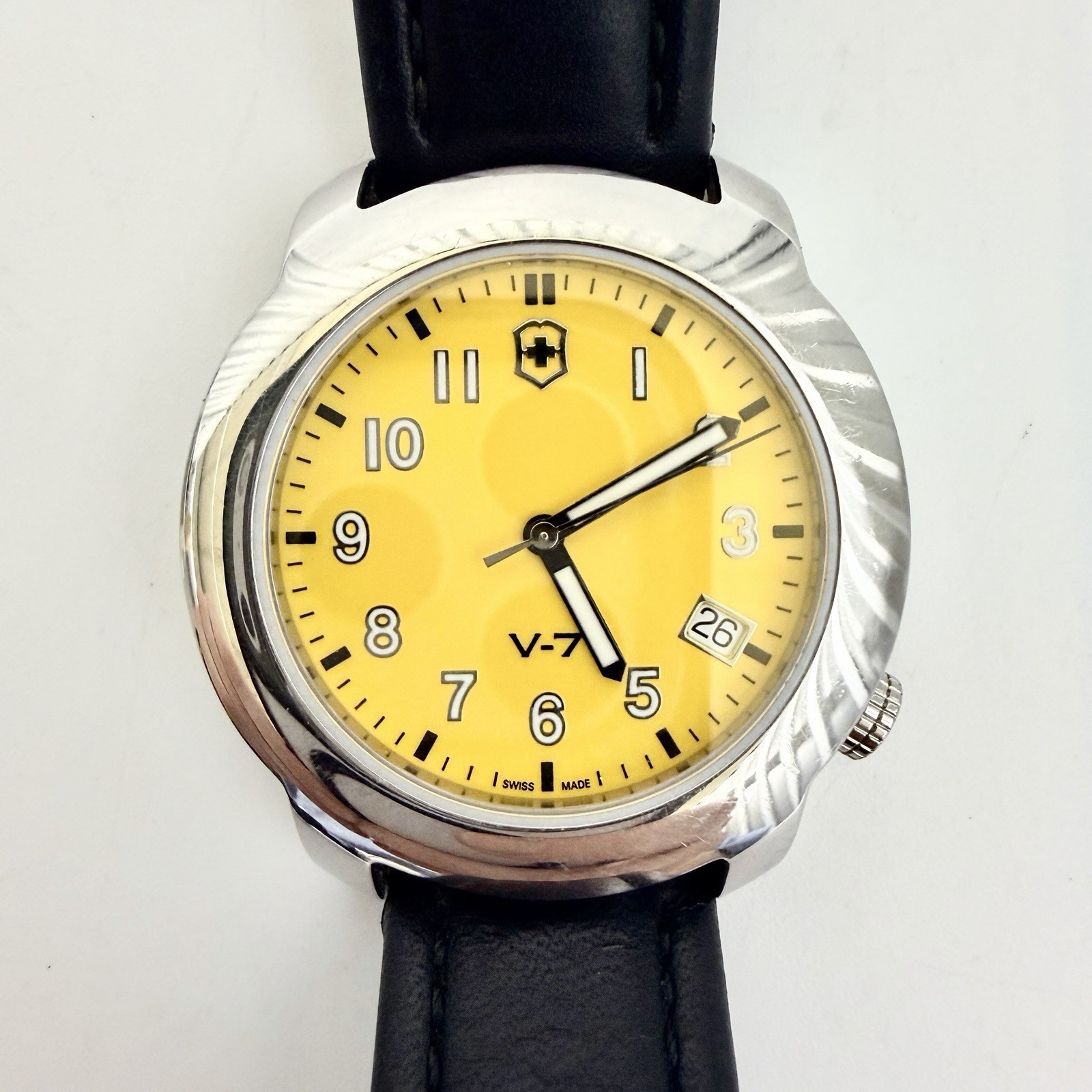Victorinox Star Base V7-30X Stainless Steel 200m Yellow Dial 40mm New Battery Victorinox Star Base V7-30X Stainless Steel 200m Yellow Dial 40mm New Battery