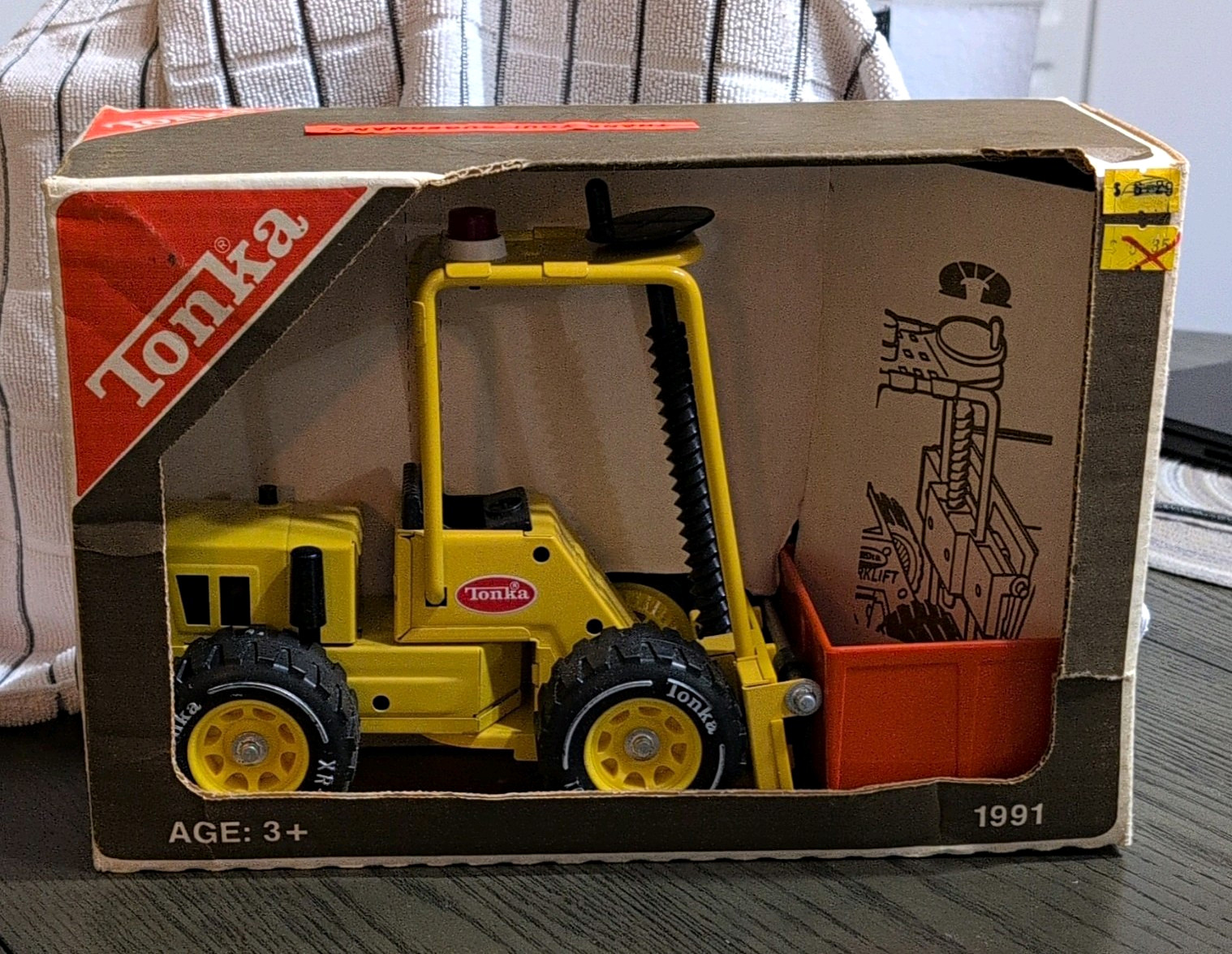 Vintage 70-80s Tonka Diecast Forklift w/ Container Yellow Orange Black #1991 CIB Vintage 70-80s Tonka Diecast Forklift w/ Container Yellow Orange Black #1991 CIB