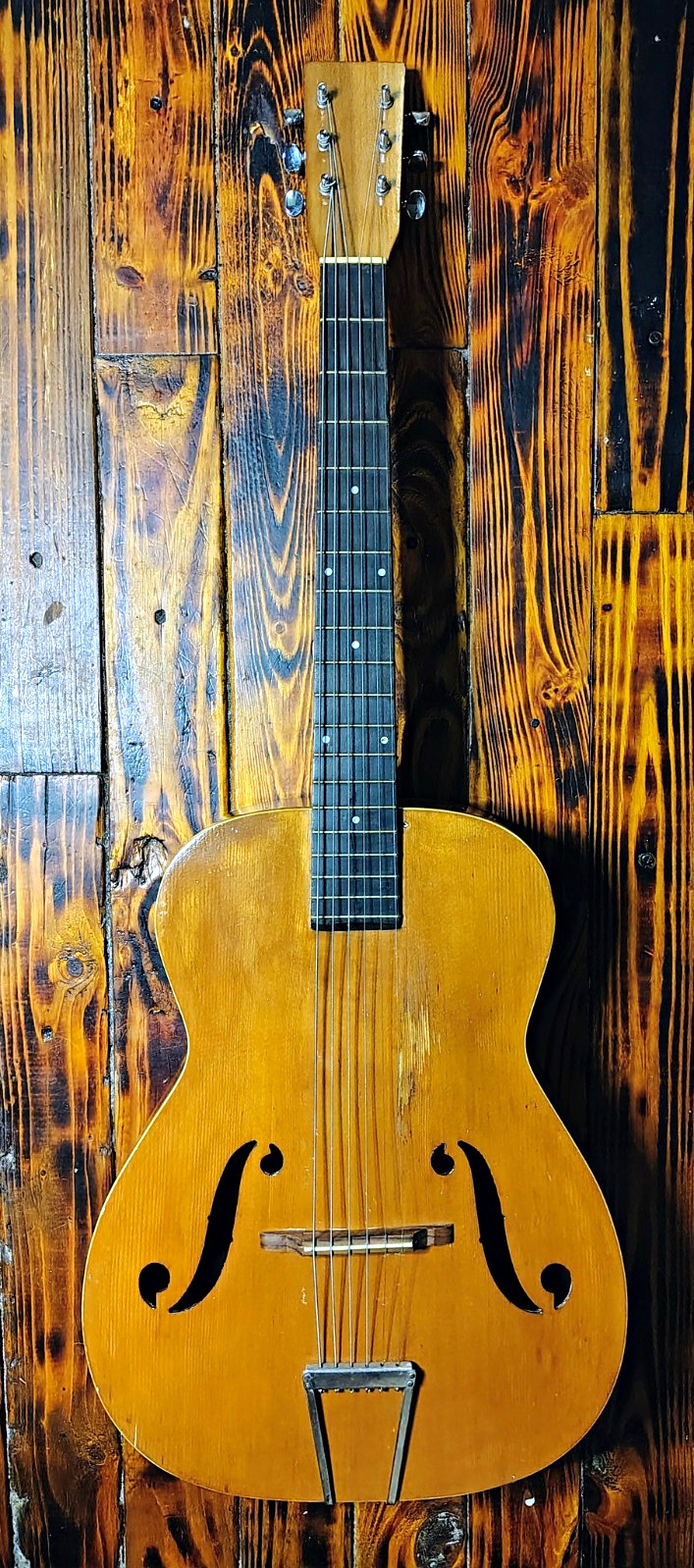 30s/40s Vintage Archtop Acoustic Guitar. Great Condition.