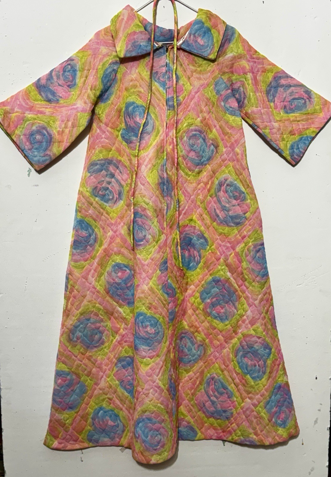 Vintage 60s Psychedelic Quilted Bell Sleeve Lounge dress Robe XS/S