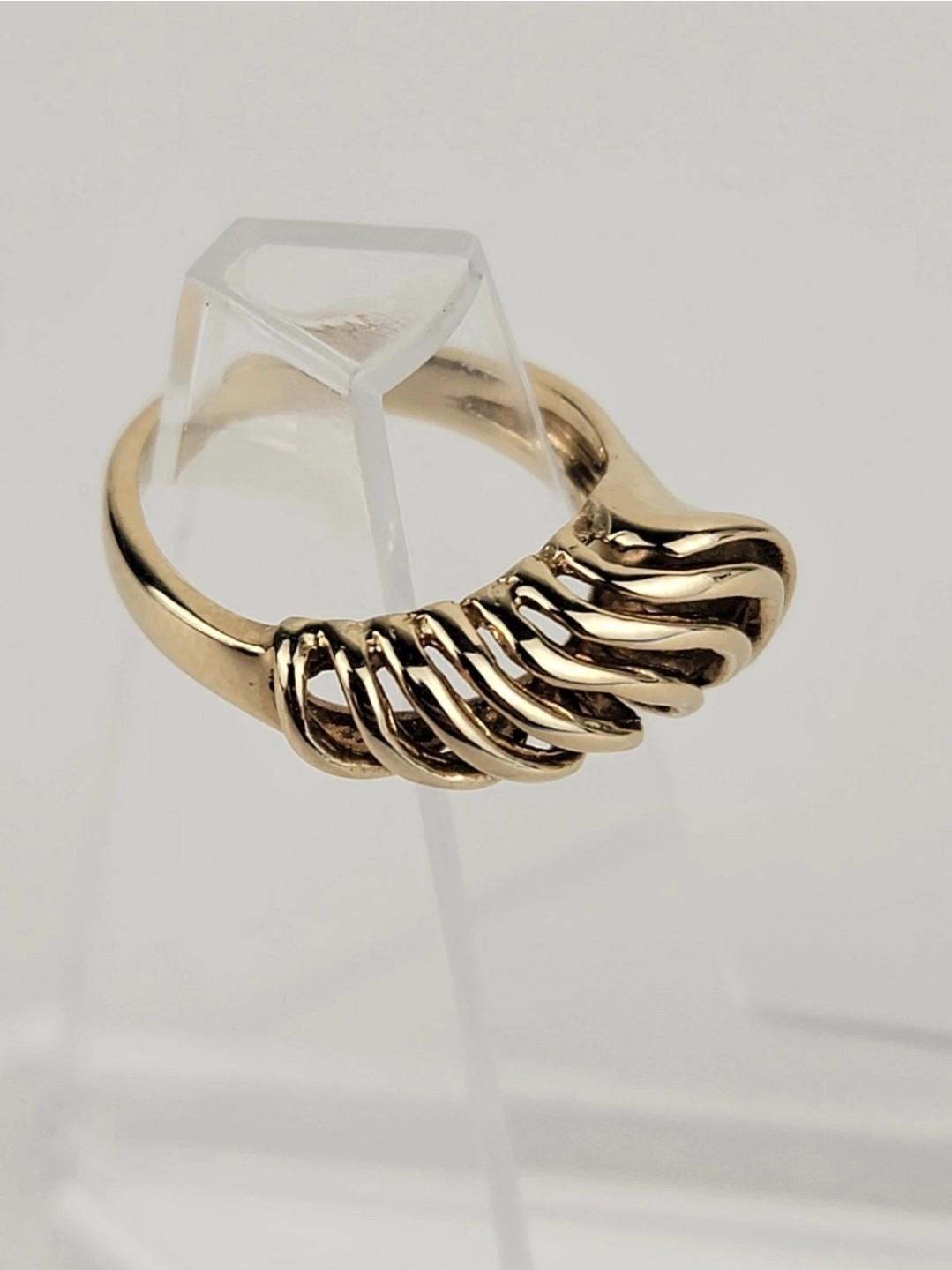Vintage 14K Yellow Gold Ribbed Shrimp Domed Ring. Size 4. 4 Total Grams Vintage 14K Yellow Gold Ribbed Shrimp Domed Ring. Size 4. 4 Total Grams