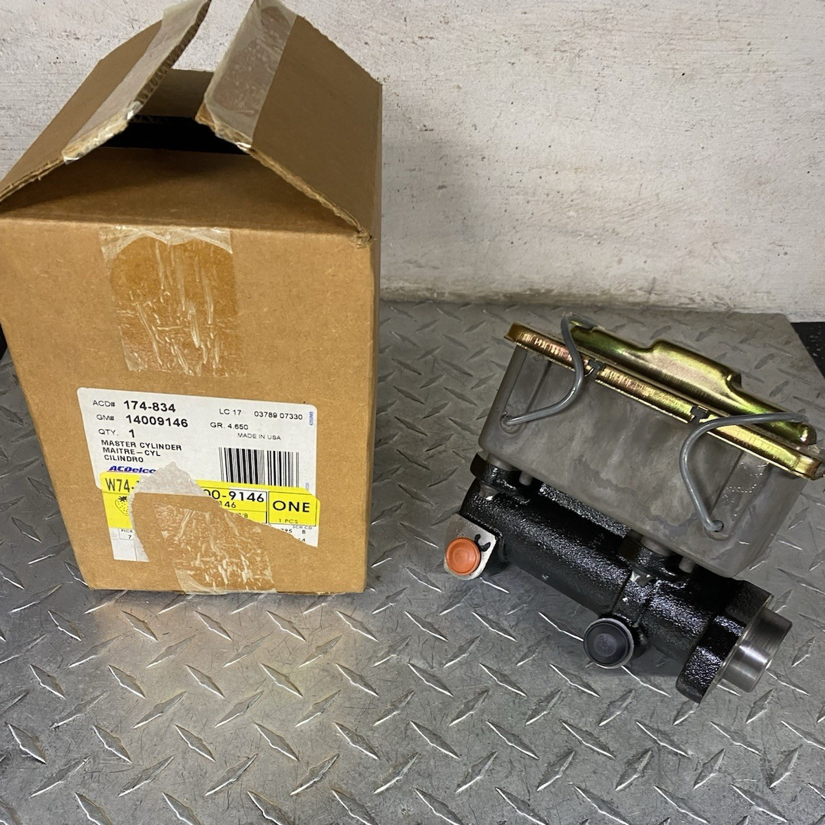 GM 14009146 Brake Master Cylinder P20 P30 C3500 P35 K3500 1985-1991 GENUINE NOS