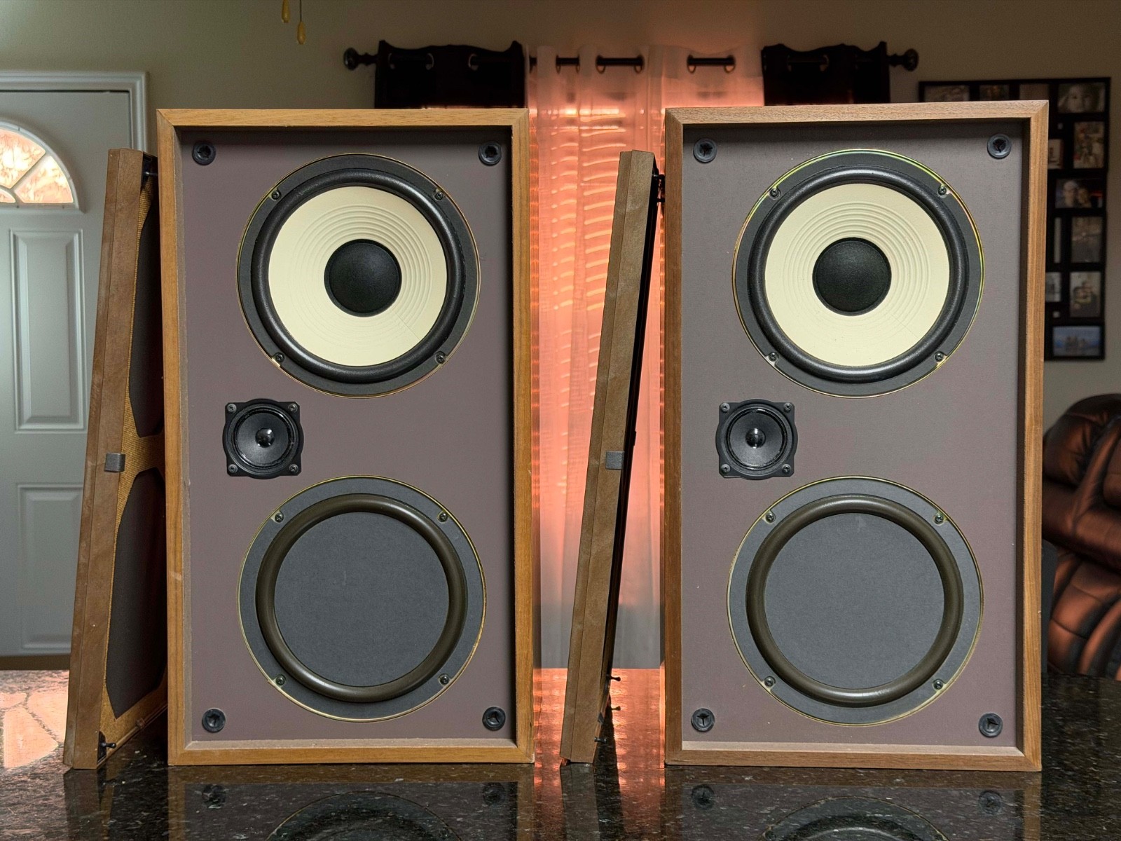 Realistic Nova 10 Vintage Speakers Pair Walnut Original Grilles - Excellent.