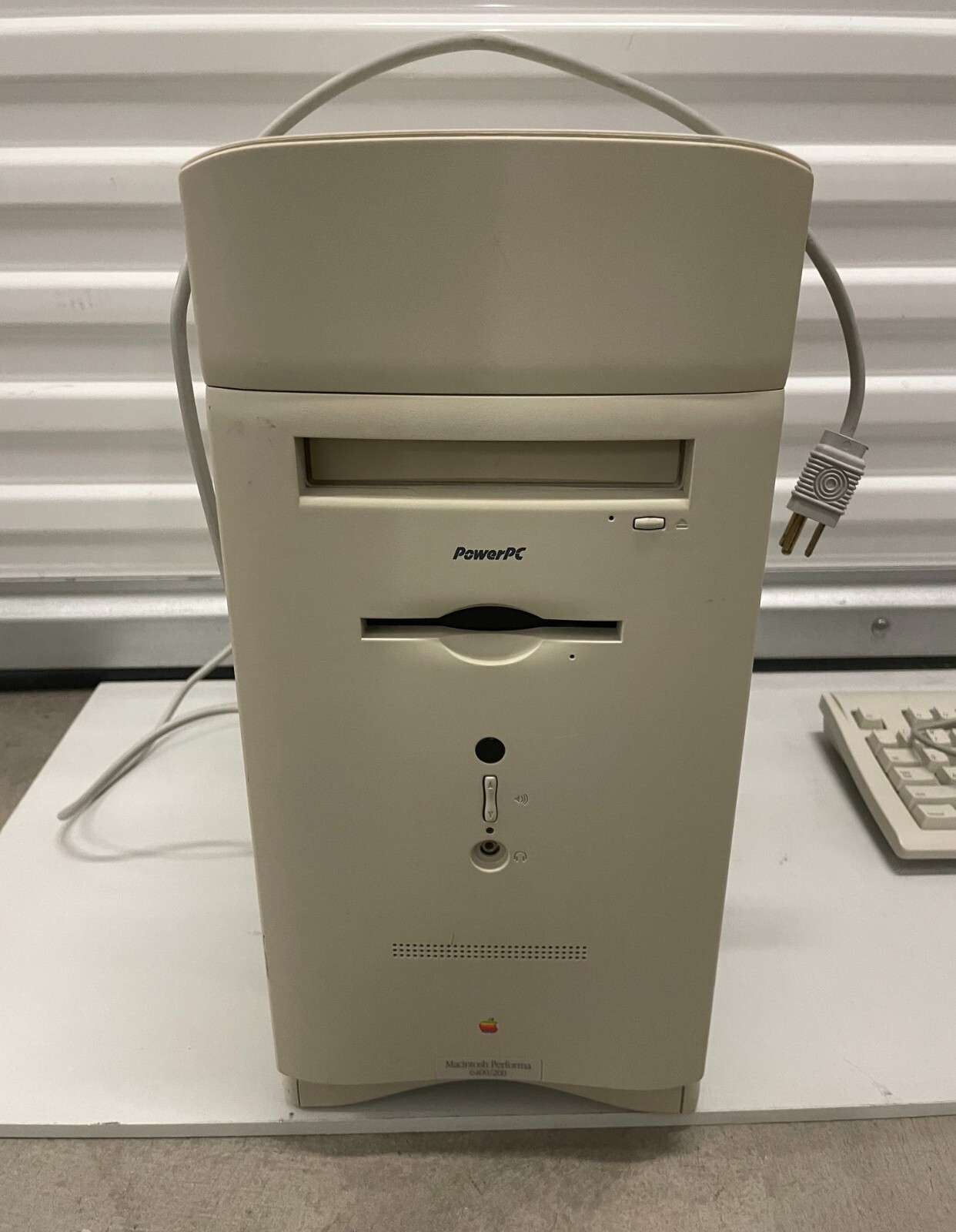 Working Apple Macintosh Performa 6400/200 M3548 PowerPC 32MB Keyboard Mouse Working Apple Macintosh Performa 6400/200 M3548 PowerPC 32MB Keyboard Mouse