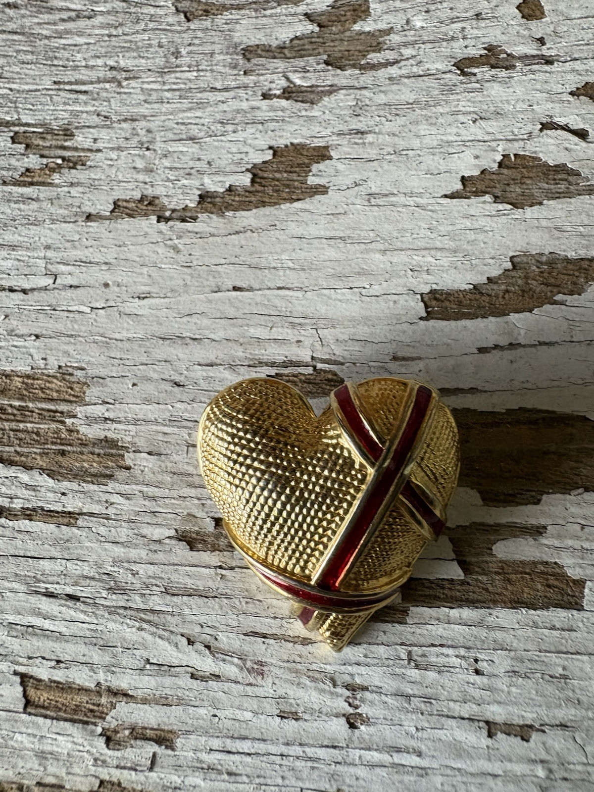 Vintage Garnay Red Enameled Textured Goldtone Metal Heart Brooch Pin Vintage Garnay Red Enameled Textured Goldtone Metal Heart Brooch Pin