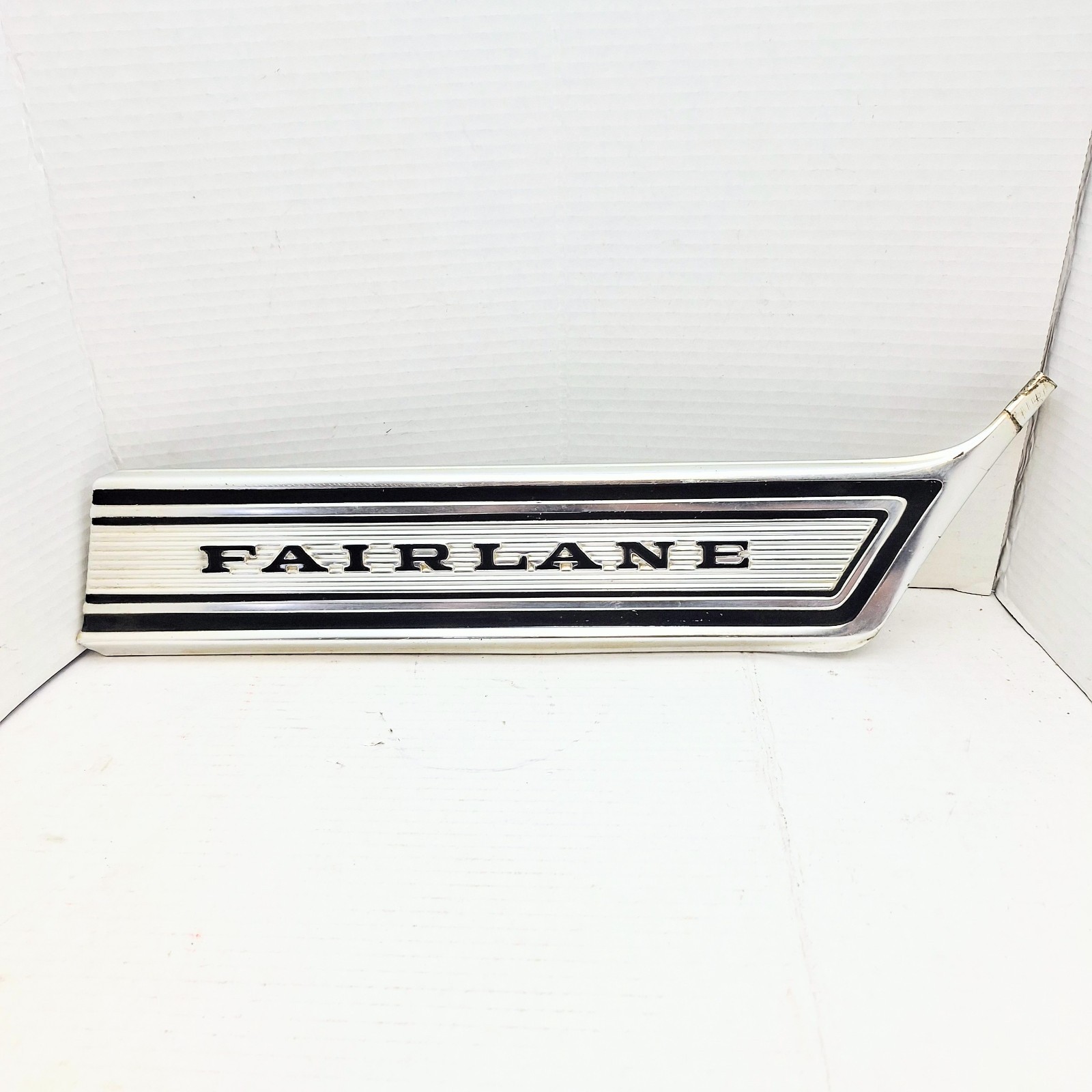 1967 Ford Fairlane 500 XL Convertible Ranchero RH FRONT FENDER TRIM MOLDING OEM 1967 Ford Fairlane 500 XL Convertible Ranchero RH FRONT FENDER TRIM MOLDING OEM