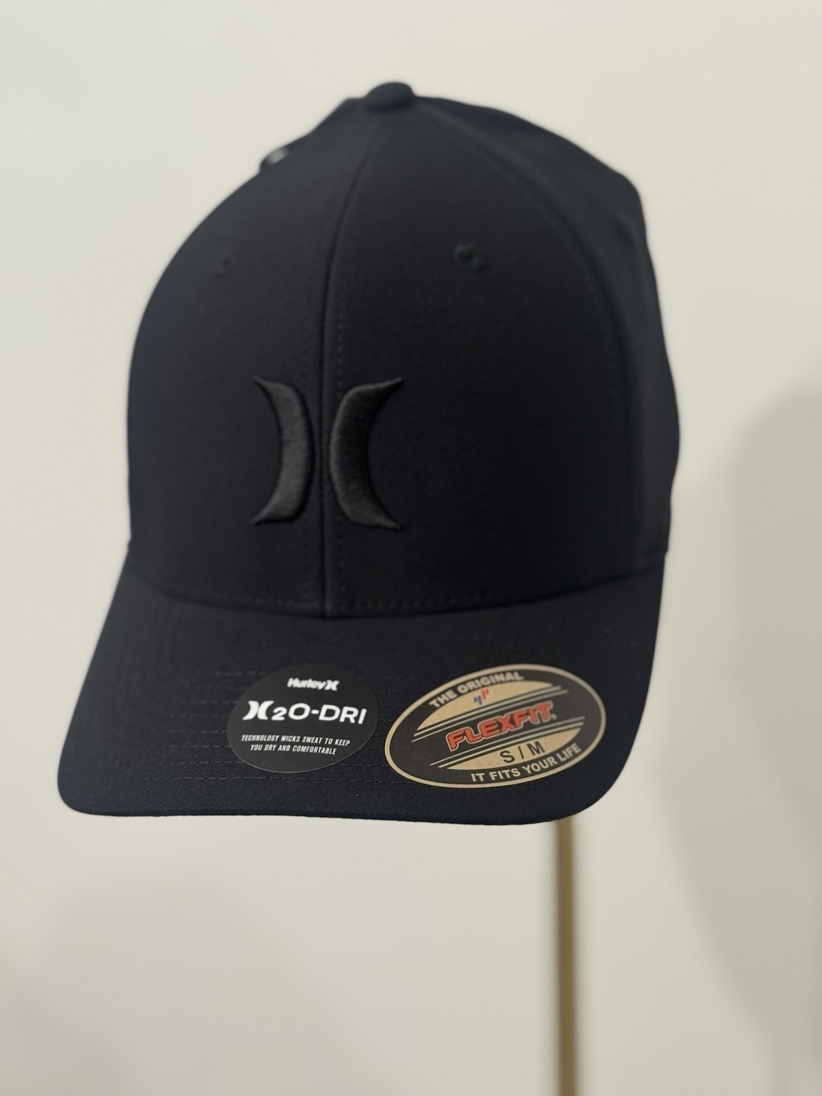 NWT Hurley Black On Black Curved Brim Flexfit Hat - Dri Fit - SZ S/M NWT Hurley Black On Black Curved Brim Flexfit Hat - Dri Fit - SZ S/M