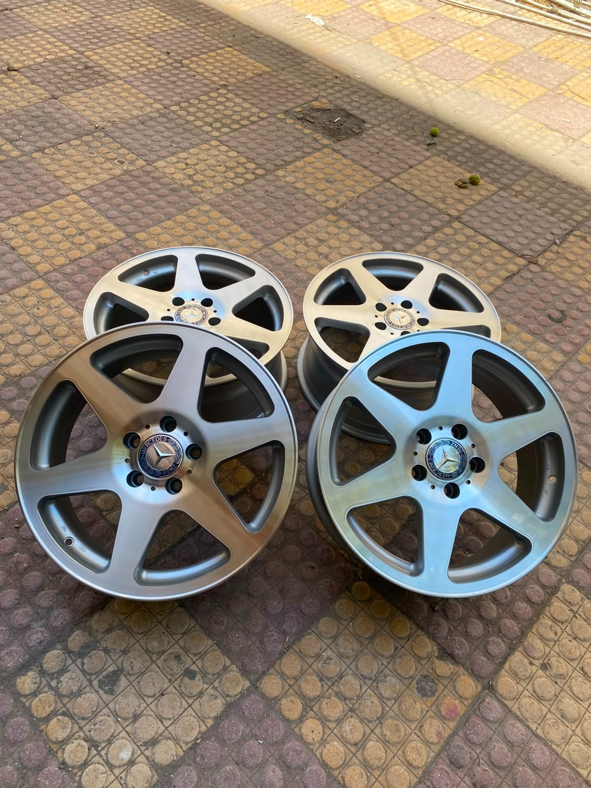 Mercedes E190 w201Evo 2.3 wheel in very good condition Mercedes E190 w201Evo 2.3 wheel in very good condition