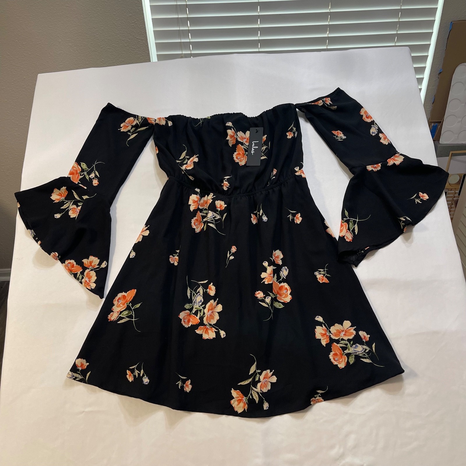 Lulus Black Floral Off Shoulder Bell Sleeve Mini Dress Women\'s Small NWT Lined Lulus Black Floral Off Shoulder Bell Sleeve Mini Dress Women\'s Small NWT Lined