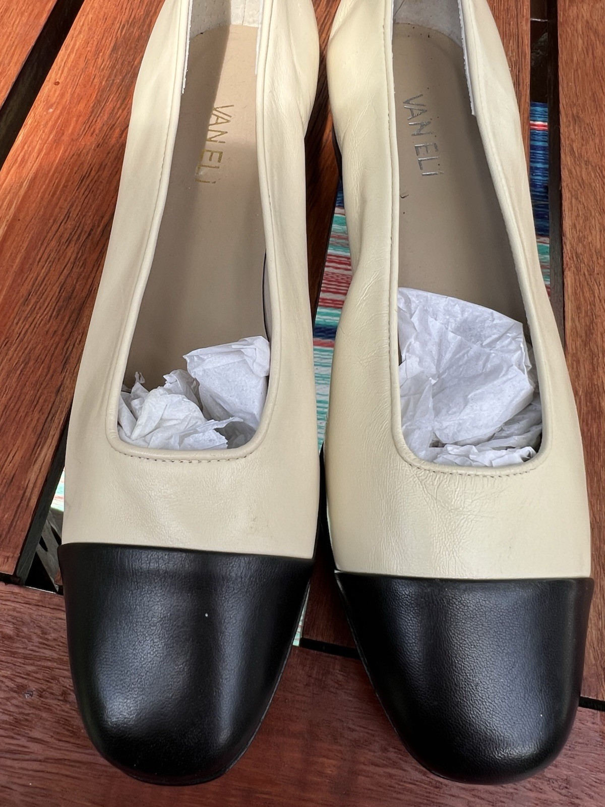 vaneli shoes Women’s 9m Two Tone Pumps Neutral NWT Classic Minimalist Capsule