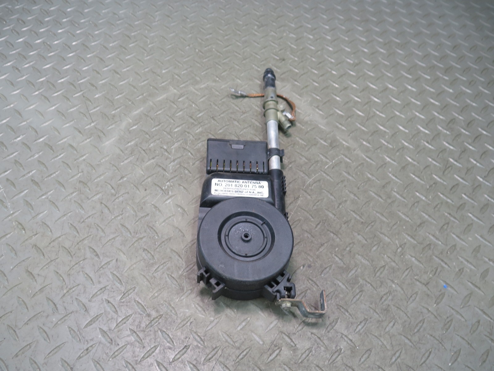 86-89 MERCEDES R107 560SL RADIO POWER ANTENNA ASSEMBLY OEM