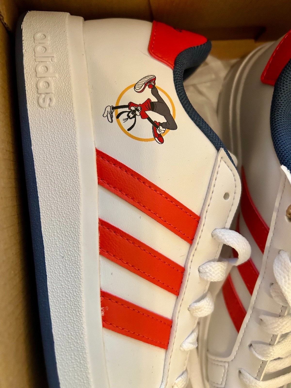 Brand new Adidas Disney “Grand Court Mickey” sneakers – Size 3 Youth w/ Goofy 
