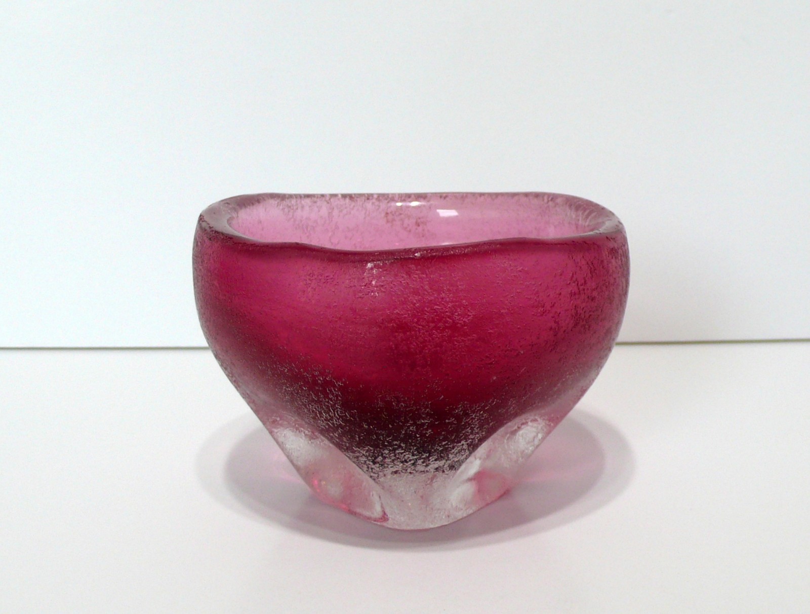 Carlo Scarpa Venini Corroso Murano Glass Bowl Model 4113 Ruby Red 1950s Signed Carlo Scarpa Venini Corroso Murano Glass Bowl Model 4113 Ruby Red 1950s Signed