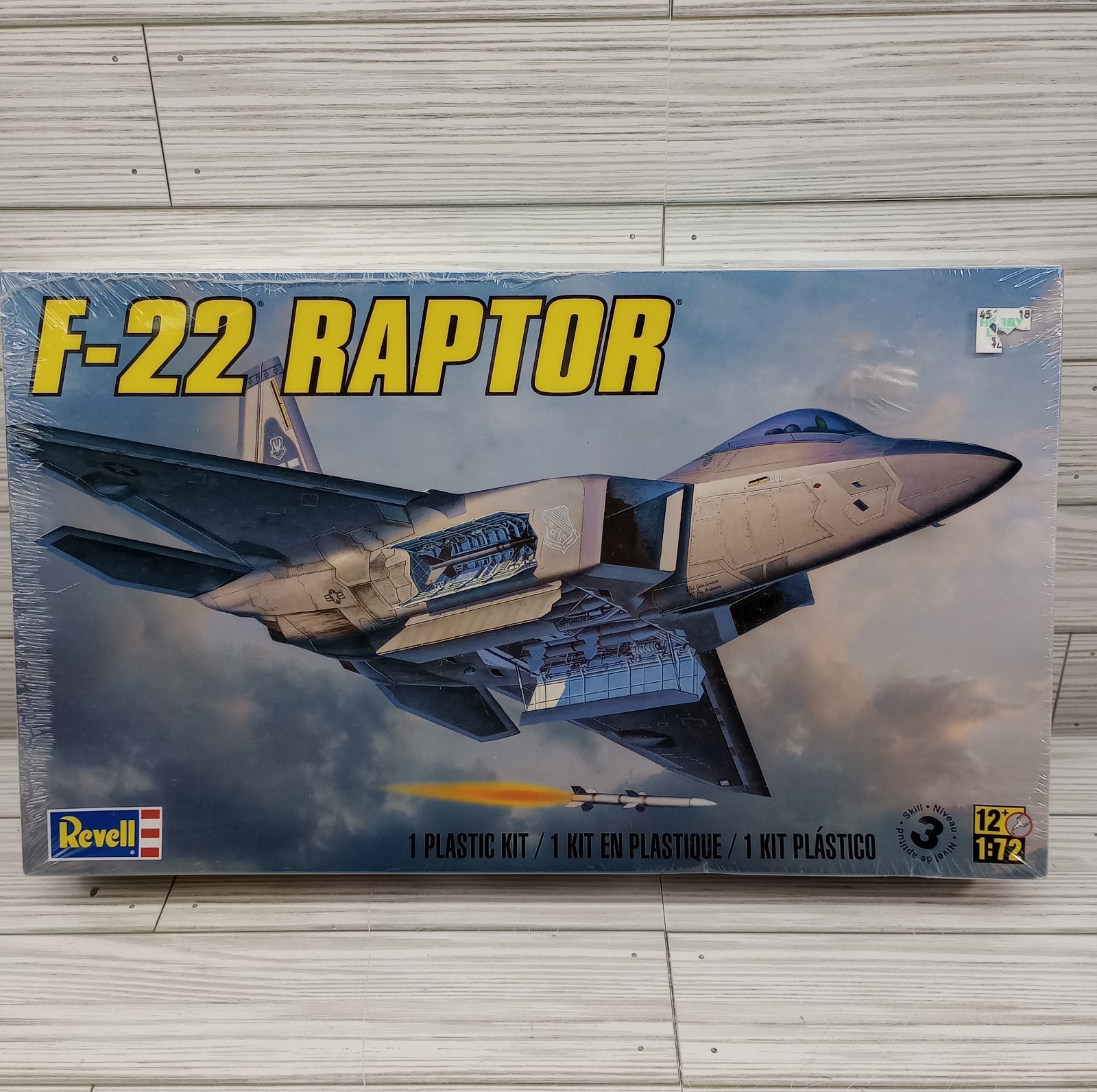 Revell Lockheed Martin F-22 Raptor 1:72 Scale Plastic Model Kit 85-5984 Sealed