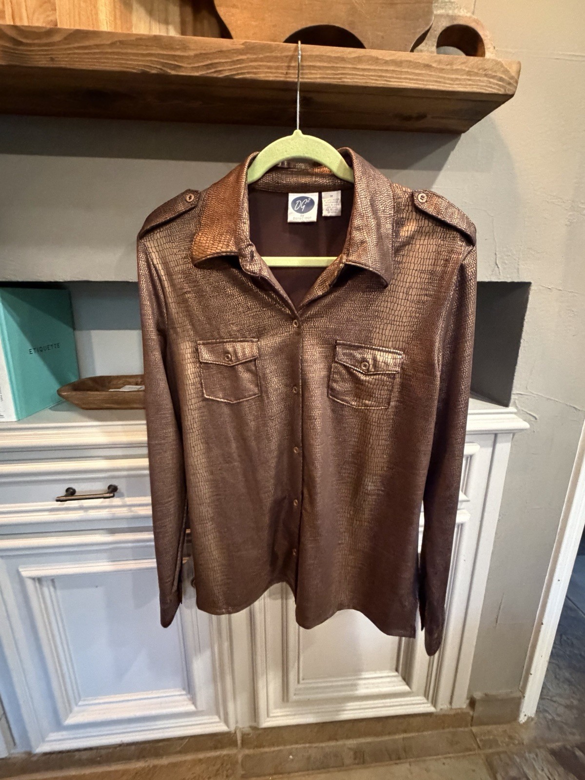 DG2 by Diane Gilman Brown Animal Print Woven Long Sleeve Button-Up Shirt M DG2 by Diane Gilman Brown Animal Print Woven Long Sleeve Button-Up Shirt M