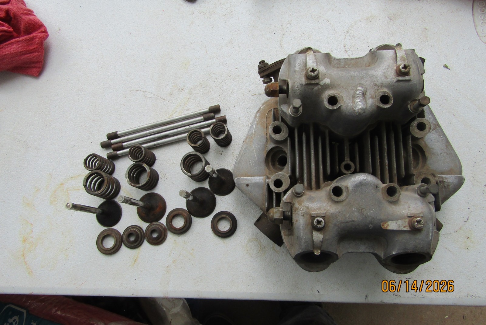 TRIUMPH BONNEVILLE 650 ENGINE CYLINDER HEAD 9 BOLT T-120 60\'S WITH ROCKERBOXES