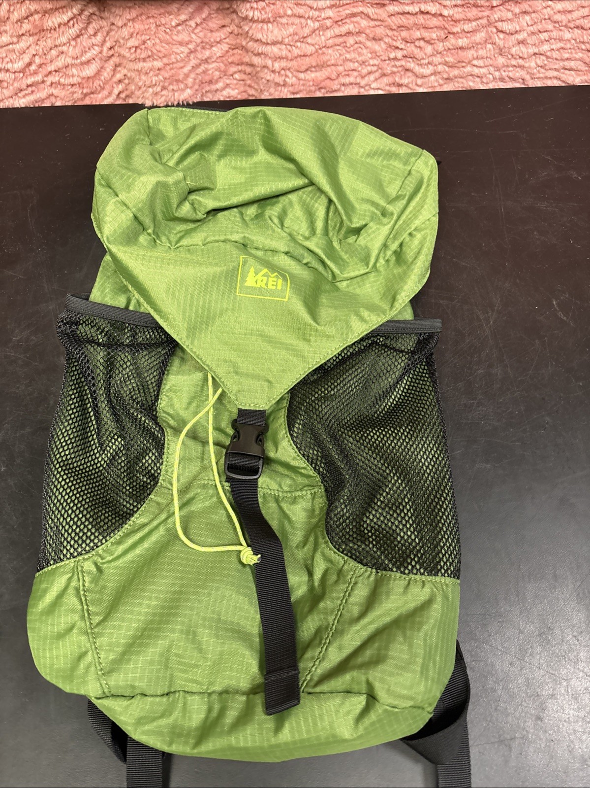 REI Stuff Travel Pack Green packable Day Back pack 18L REI Stuff Travel Pack Green packable Day Back pack 18L