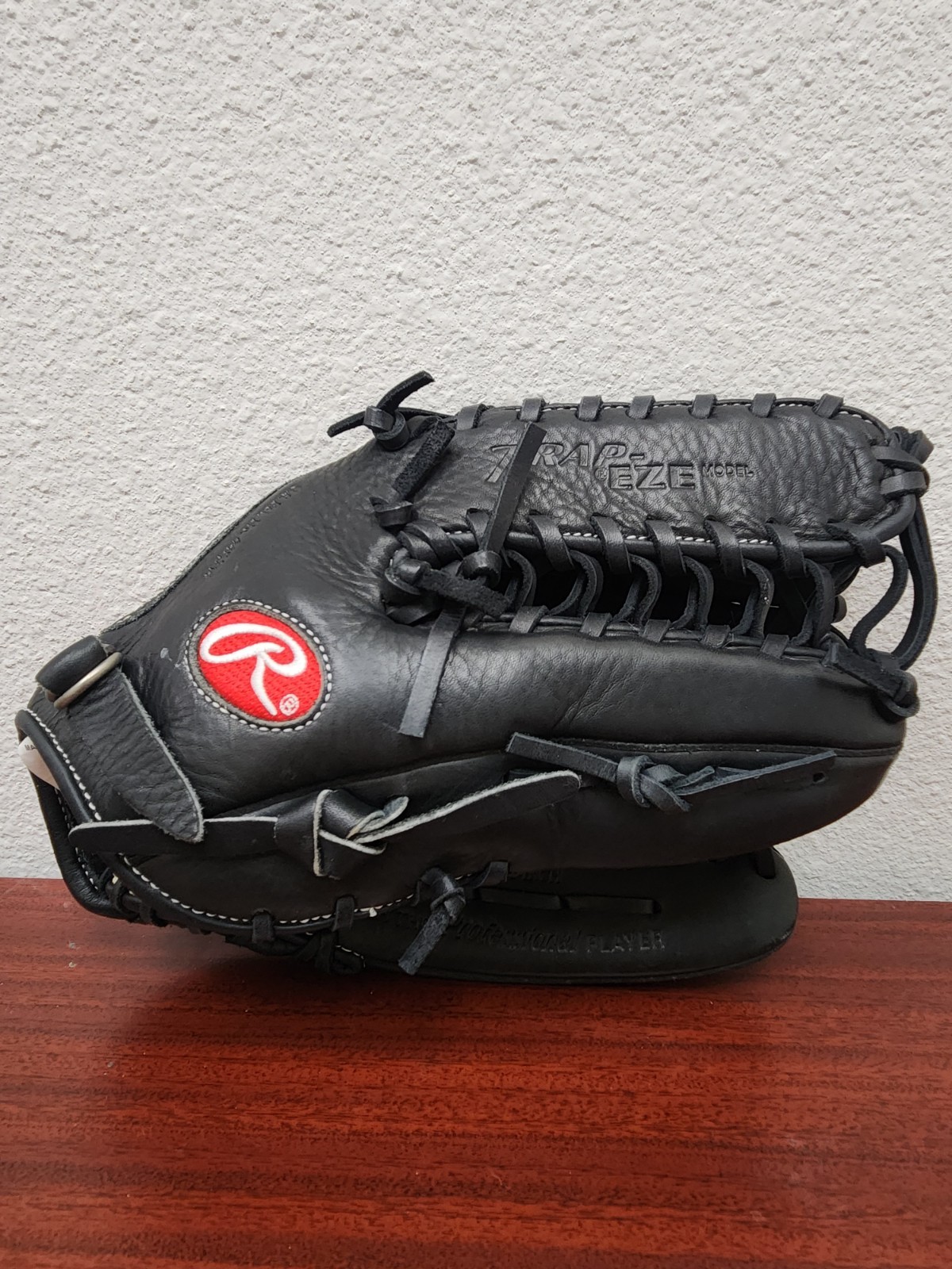 Rawlings TrapEze 12 3/4 Inch Gold Glove Gamer Pro Design Black Model GG601G RHT Rawlings TrapEze 12 3/4 Inch Gold Glove Gamer Pro Design Black Model GG601G RHT