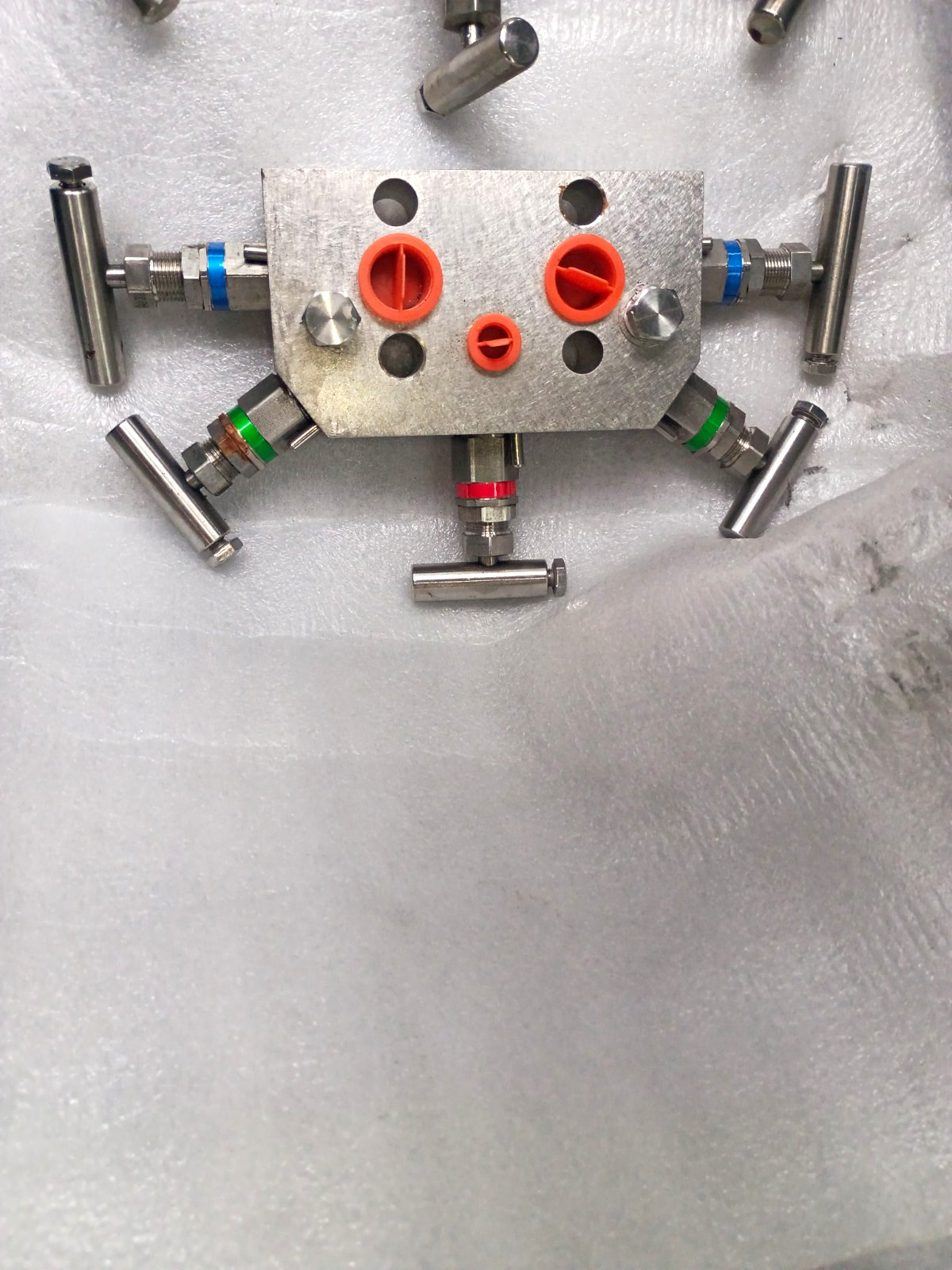 Emerson Rosemount 5-valve integral/coplanar manifold  Rosemount 305 series 