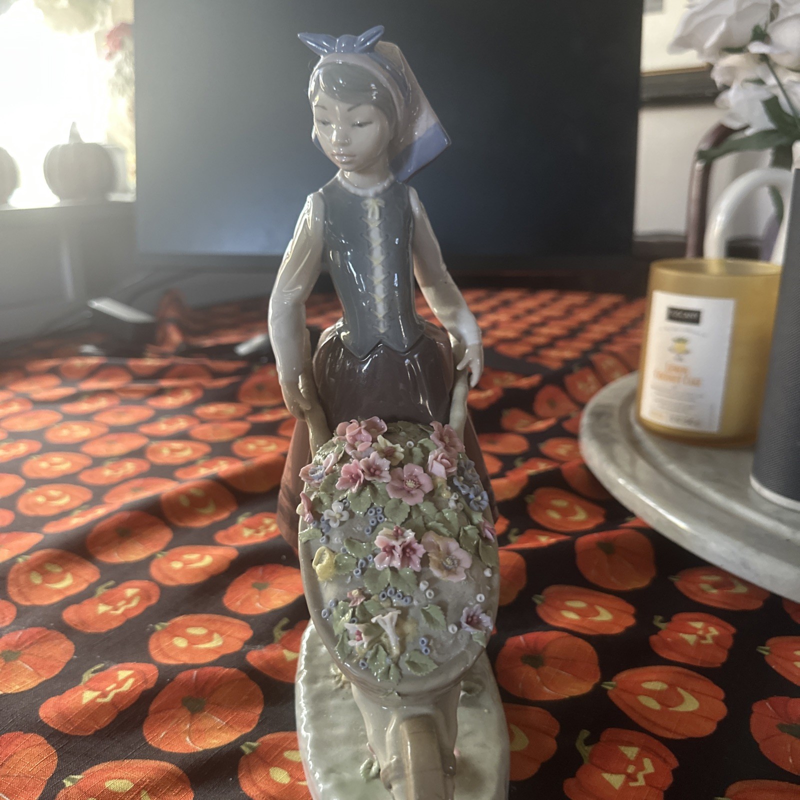 LLADRO PORCELAIN FIGURINE #01419 LOVE\'S TENDER TOKENS Girl w/ Flower Cart 9\