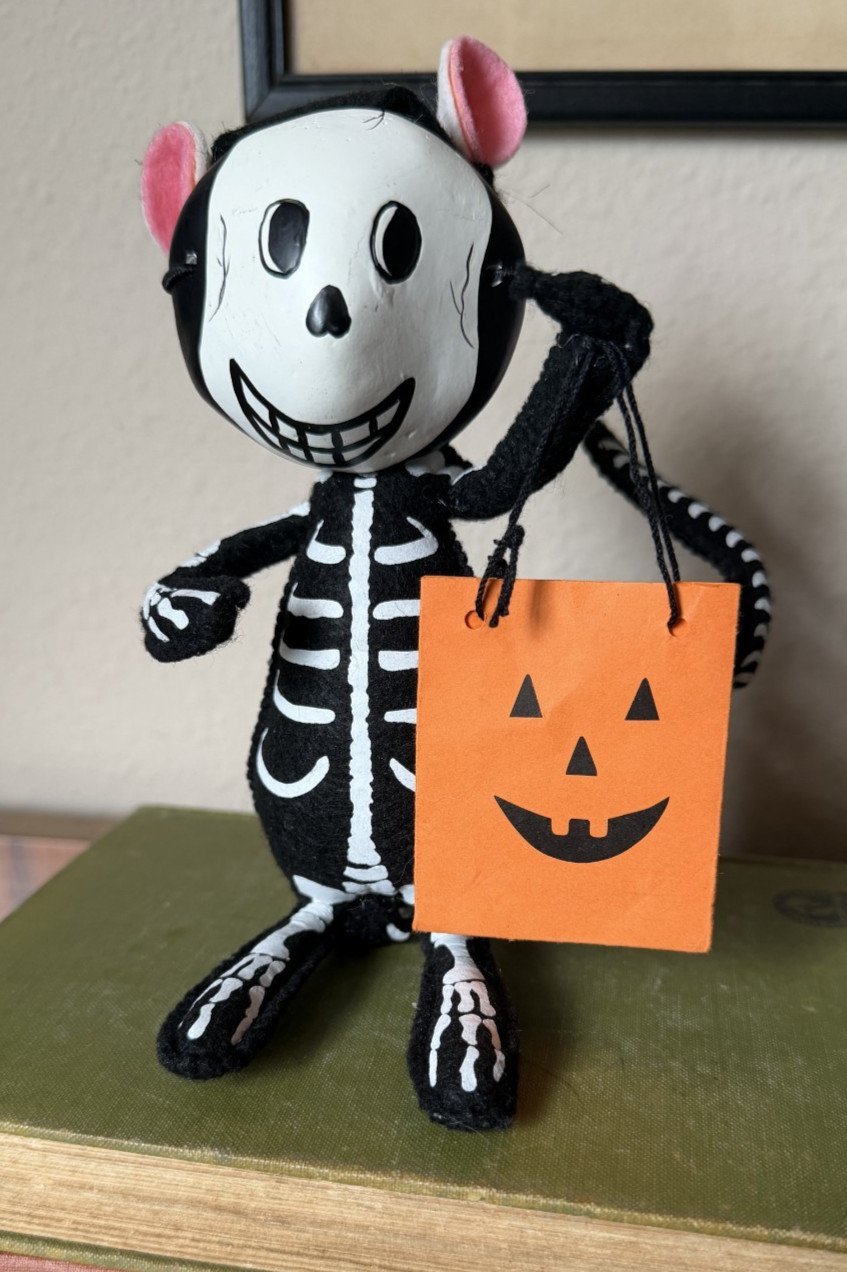 2006 Annalee 6 In. Trick Or Treat Halloween Mouse Skeleton 2006 Annalee 6 In. Trick Or Treat Halloween Mouse Skeleton