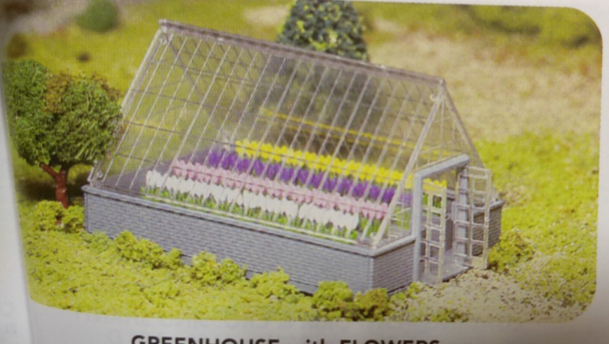 Bachmann PLASTICVILLE #45615  O SCALE Greenhouse W/ Flowers  NEW IN BOX
