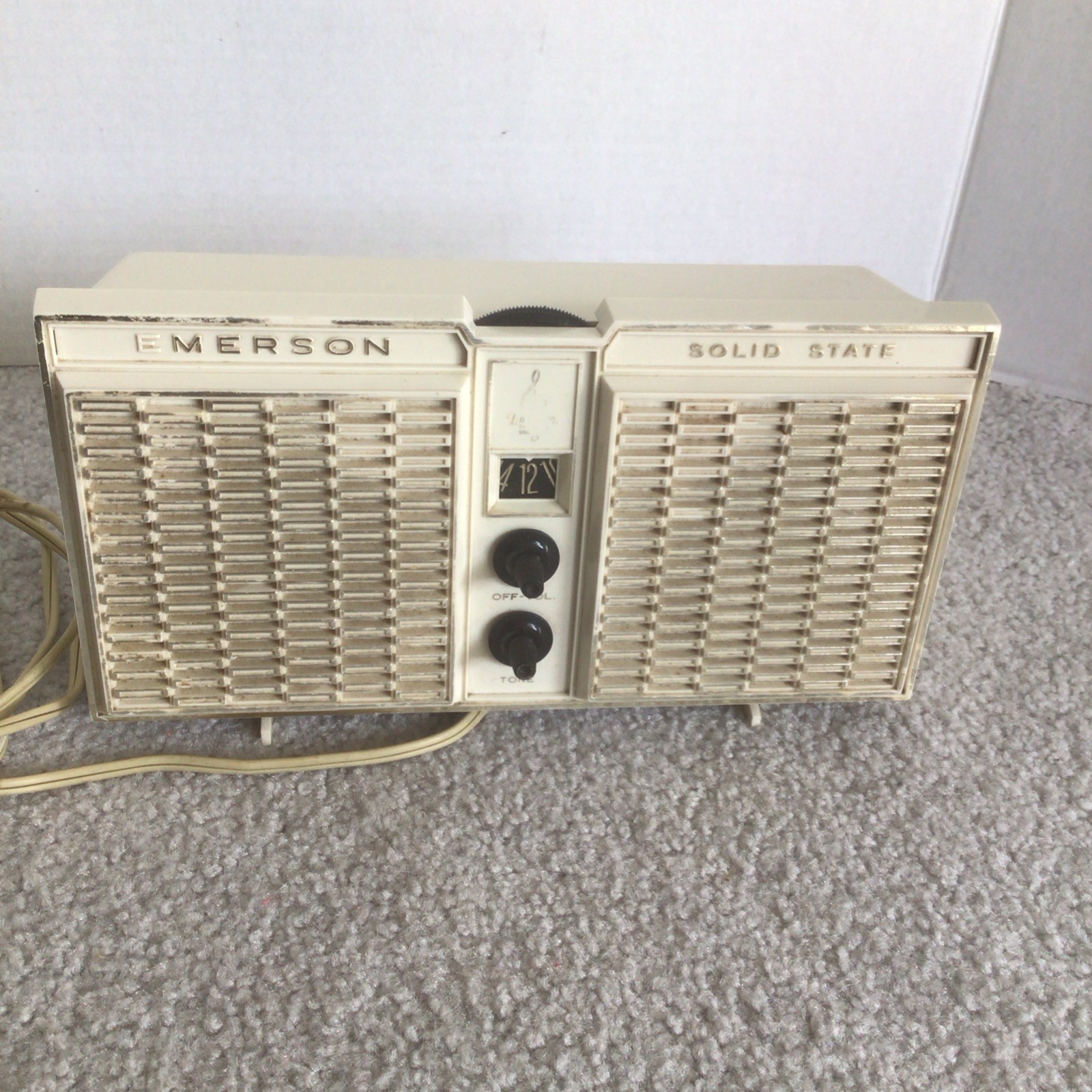 VTG Emerson 31T10 AM Table Radio Solid State Transistor Beige Plastic USA TESTED