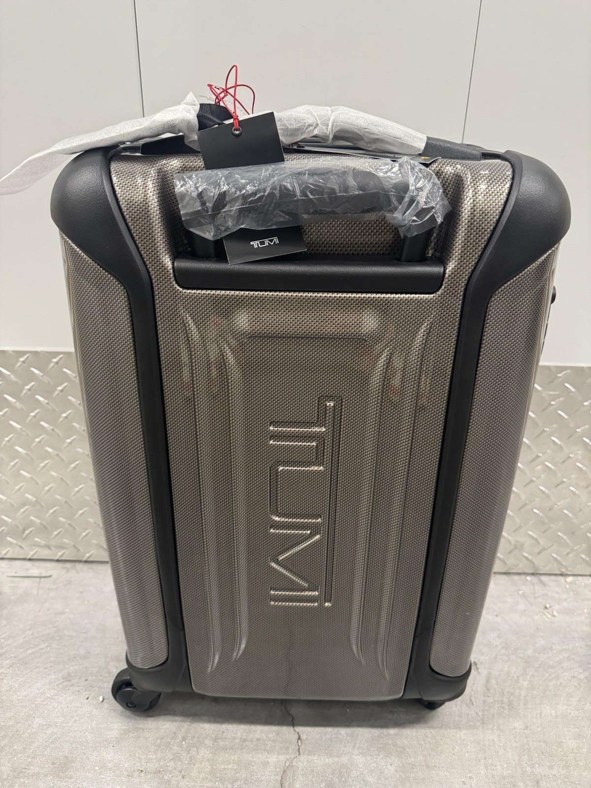 TUMI Vapor International 4 WHEEL CARRY-ON Hard Shell Case SPINNER 22\