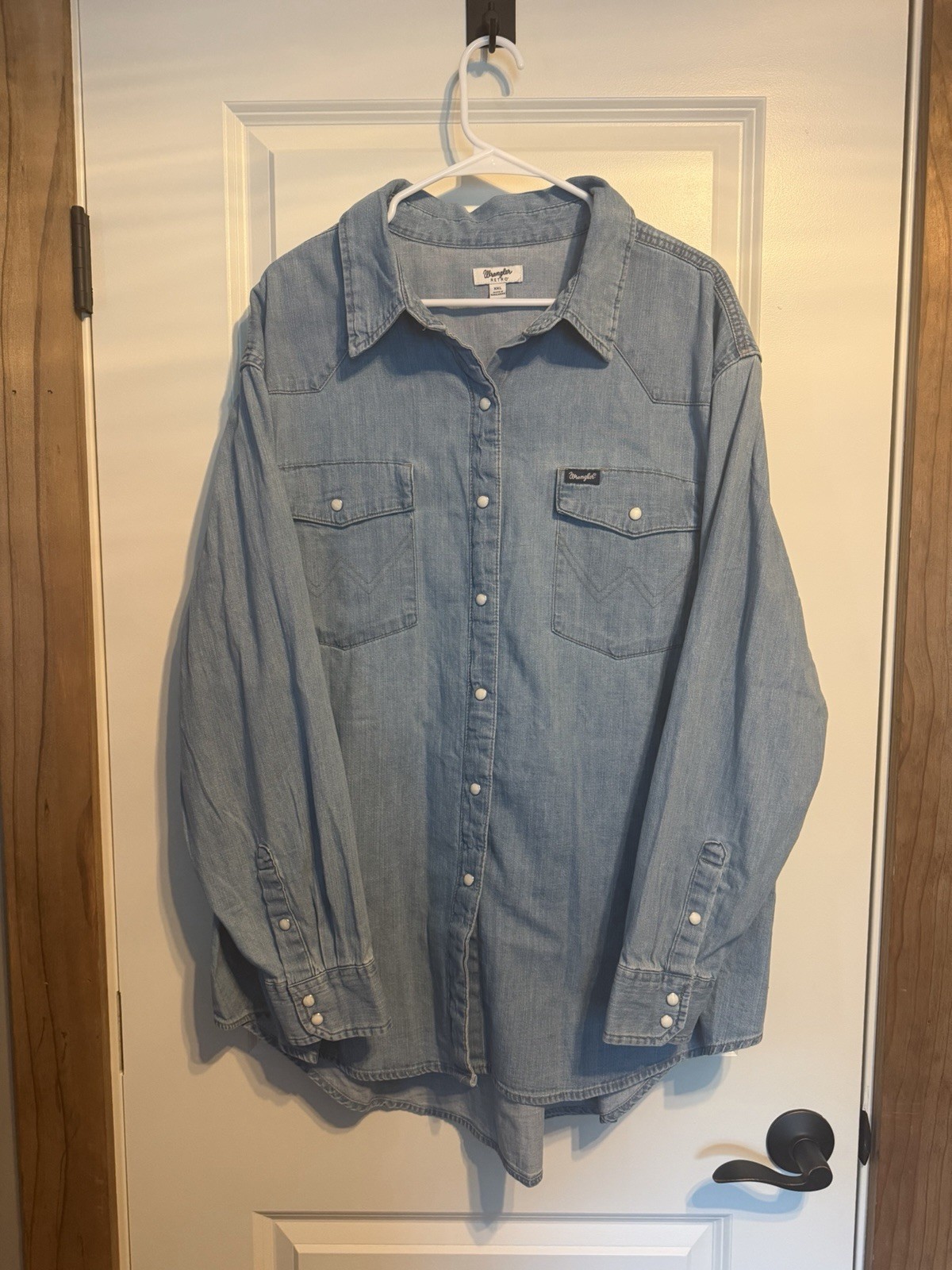Retro wrangler denim pearl snap shirt women Retro wrangler denim pearl snap shirt women