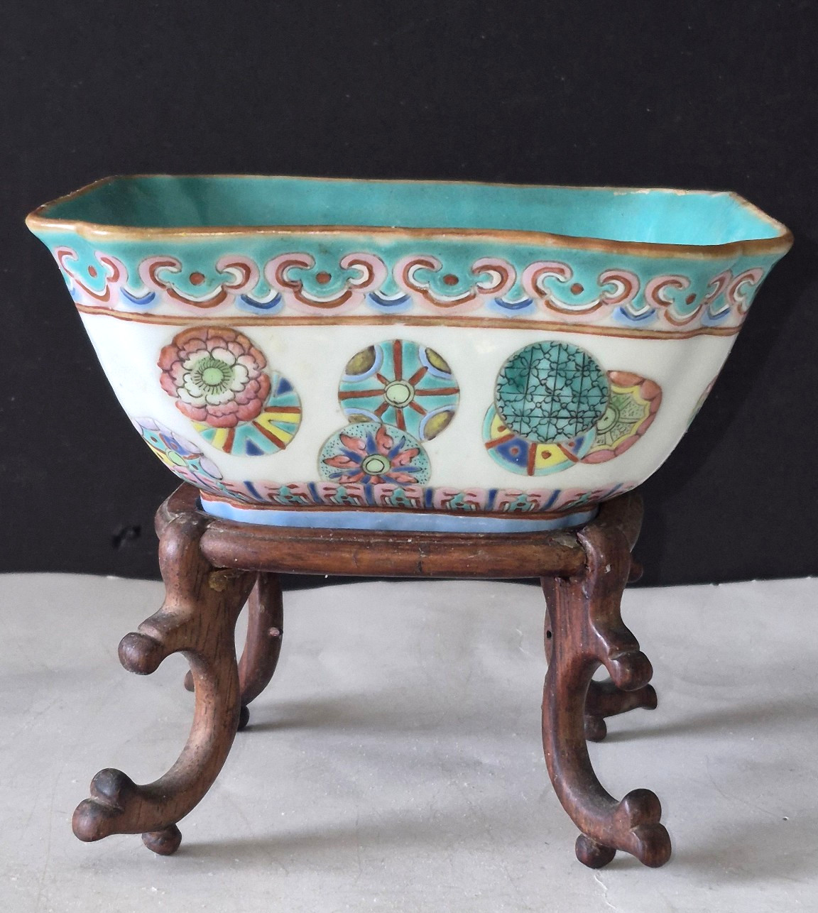 Beautiful Chinese Famille Rose Porcelain Square Bowl Tongzhi Seal Mark & Period Beautiful Chinese Famille Rose Porcelain Square Bowl Tongzhi Seal Mark & Period