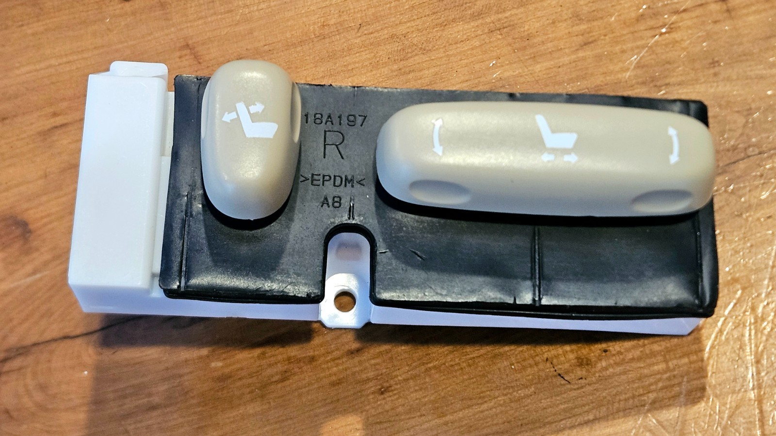 2005-06 LEXUS ES300 ES330 TAN RIGHT PASSENGER SEAT POSITION CONTROL PANEL SWITCH