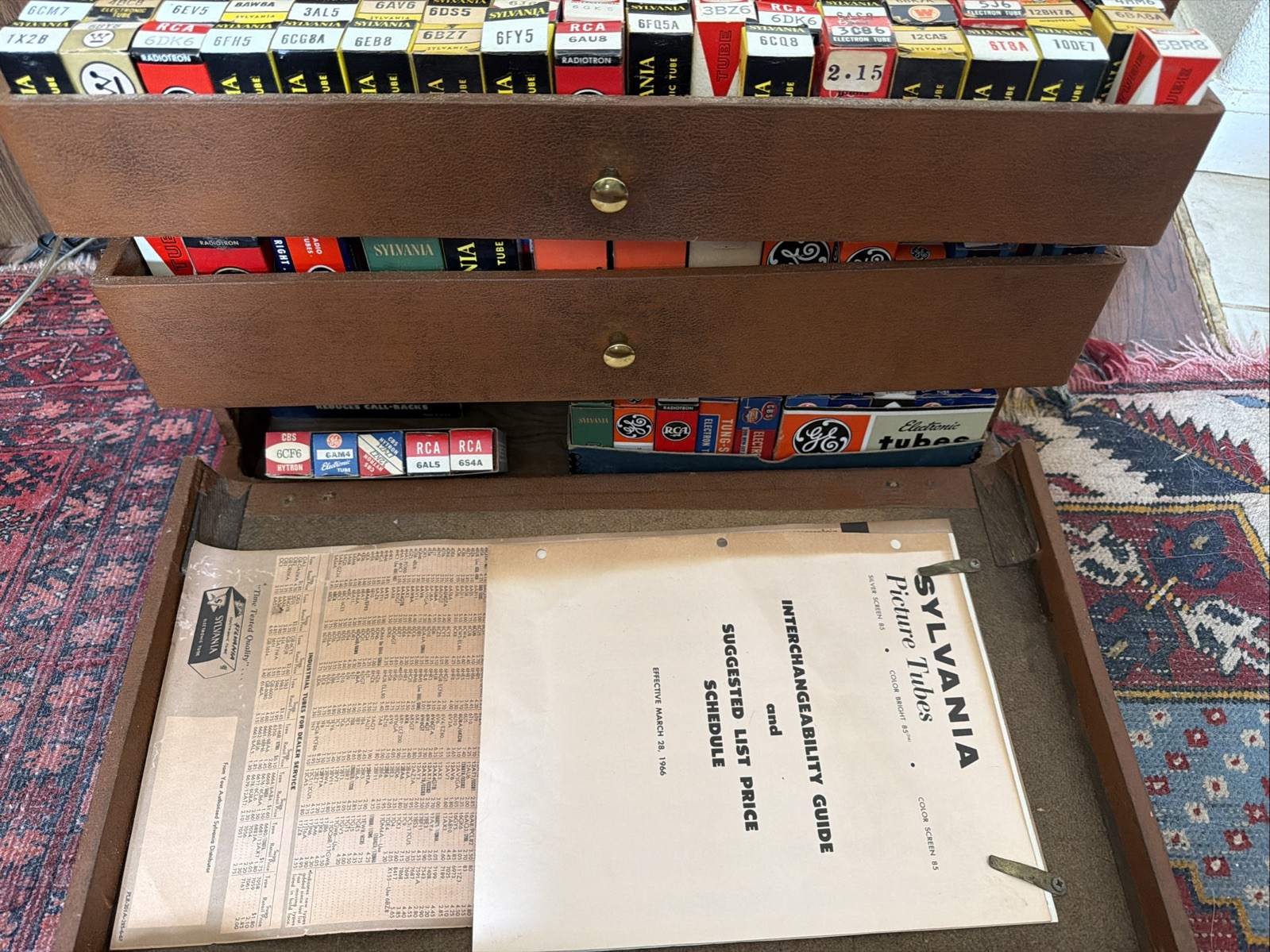 Rare 1966 RCA GE - Tube service man repair kit - lot 100s Of Tubes W/ Guide List