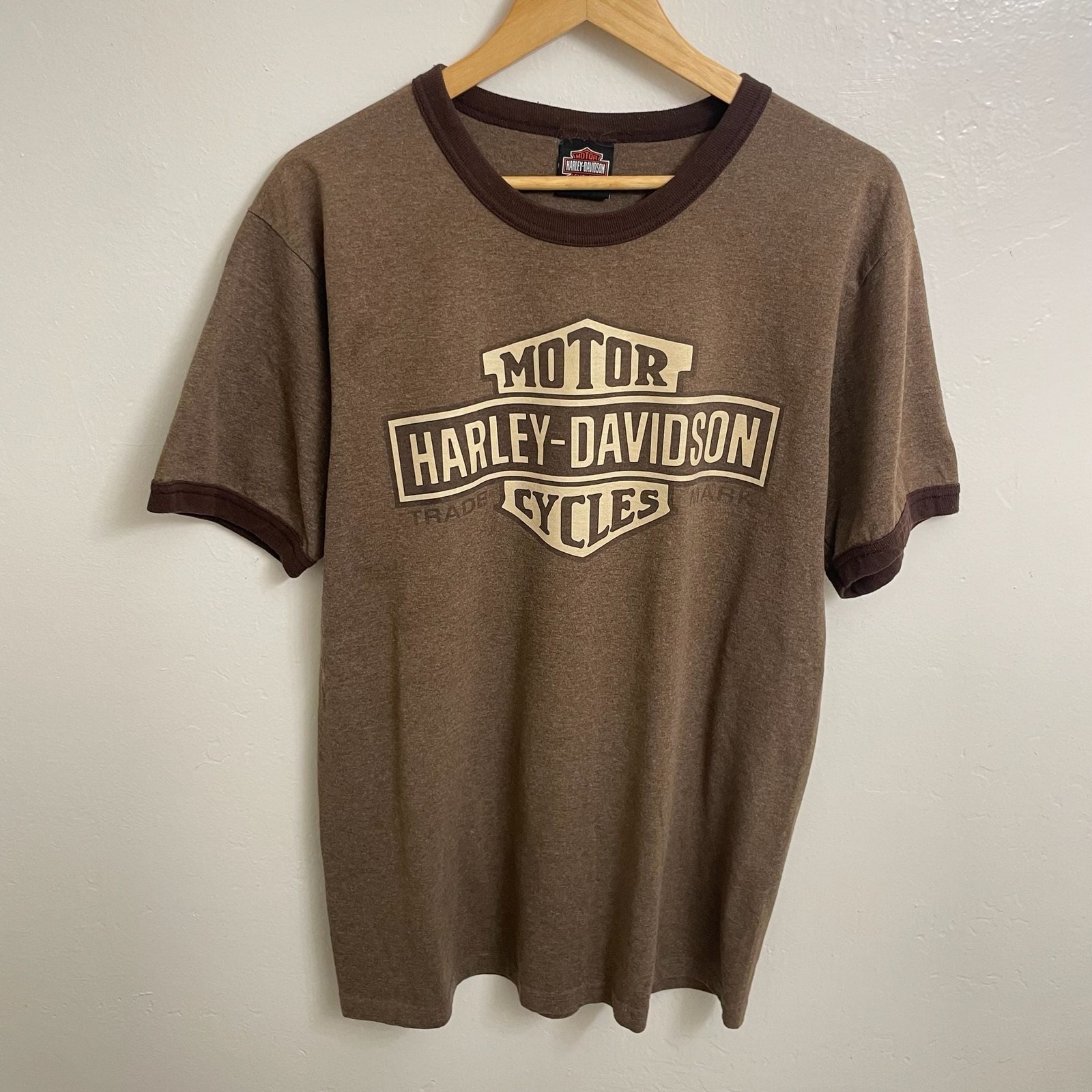 Vintage 2000s Harley-Davidson Appleton Wisconsin Ringer T-Shirt Brown
