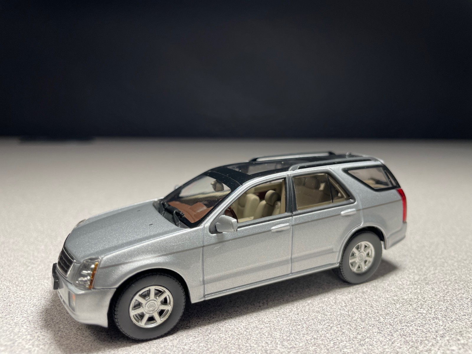 norev 1/43 2003 cadillac srx silver NO BOX norev 1/43 2003 cadillac srx silver NO BOX