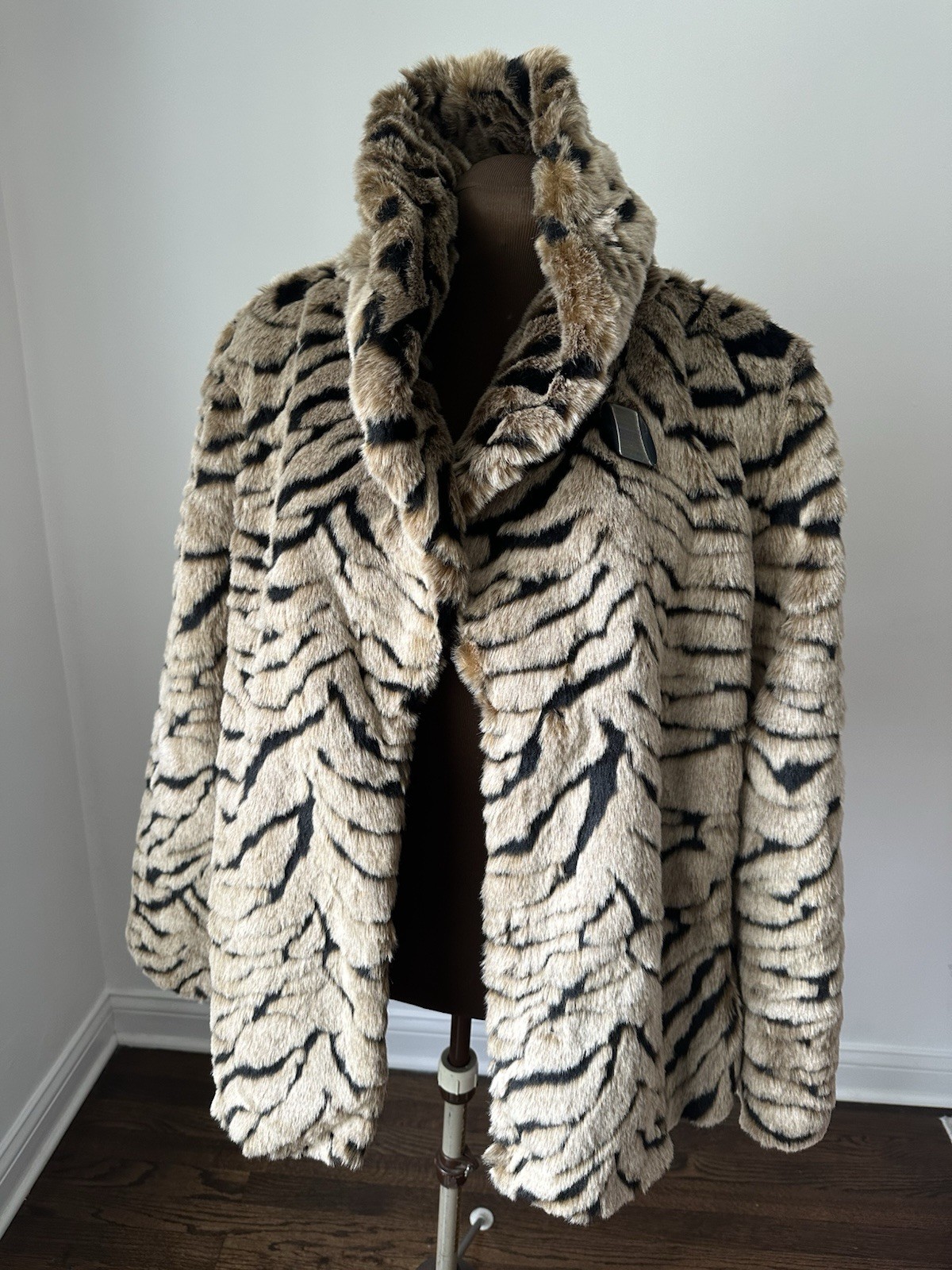 Dennis Basso Women\'s Faux Fur Jacket, Tan & Black, Oversized Button, Size Large Dennis Basso Women\'s Faux Fur Jacket, Tan & Black, Oversized Button, Size Large