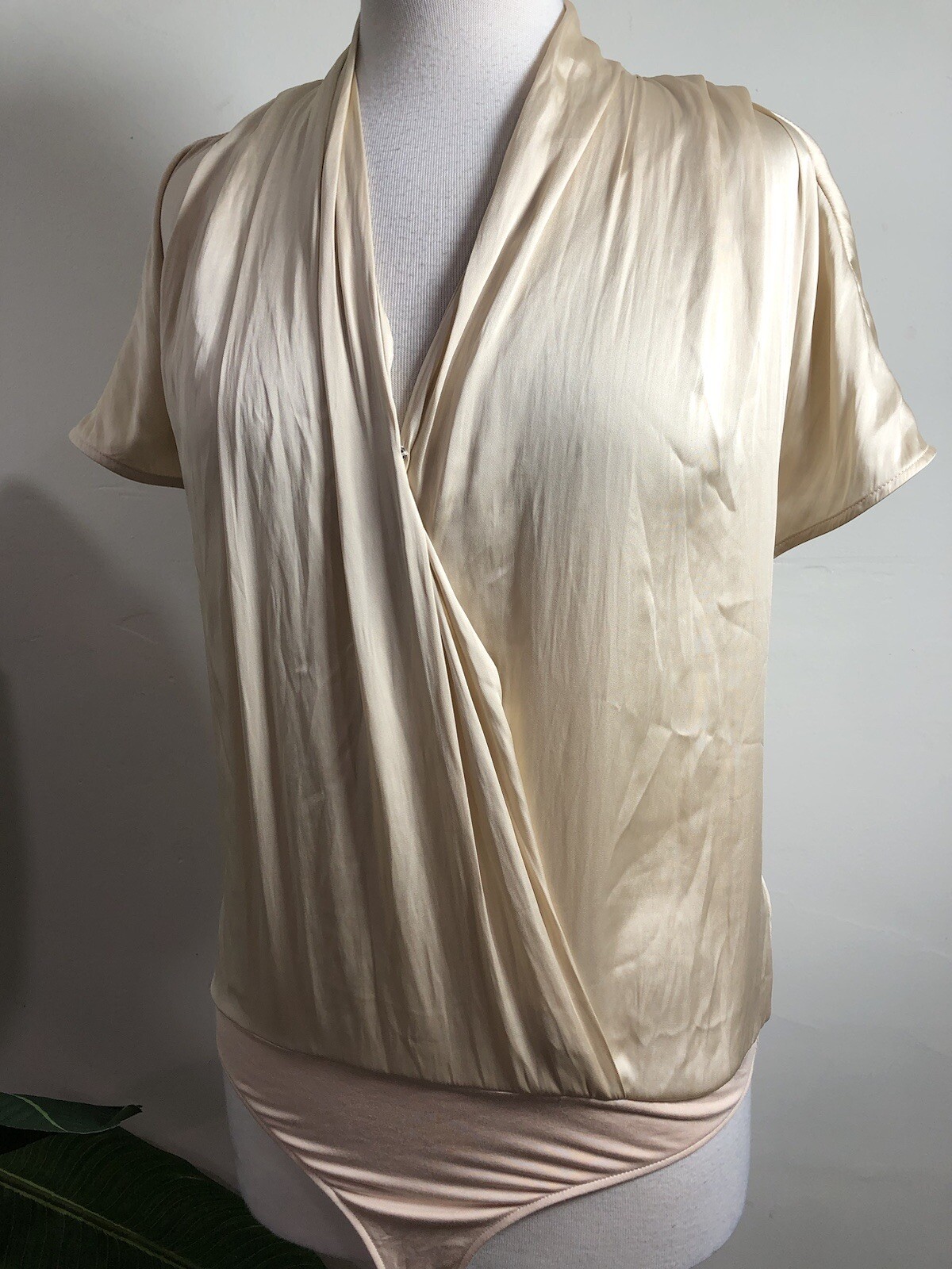 PAIGE Dijon Bodysuit Ecru Sleeveless V Neck S PAIGE Dijon Bodysuit Ecru Sleeveless V Neck S