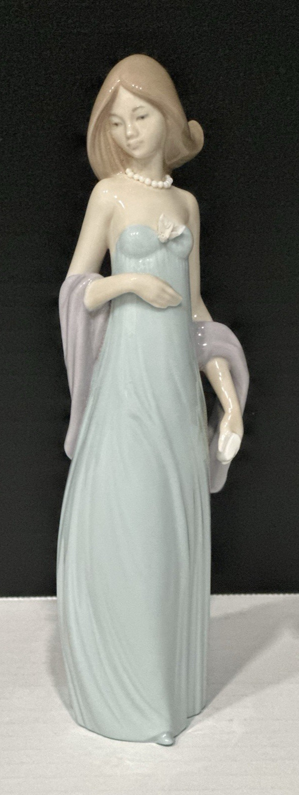 Lladro 5487 Ingenue Woman w/ Evening Gown Pearls Porcelain Figurine 8\