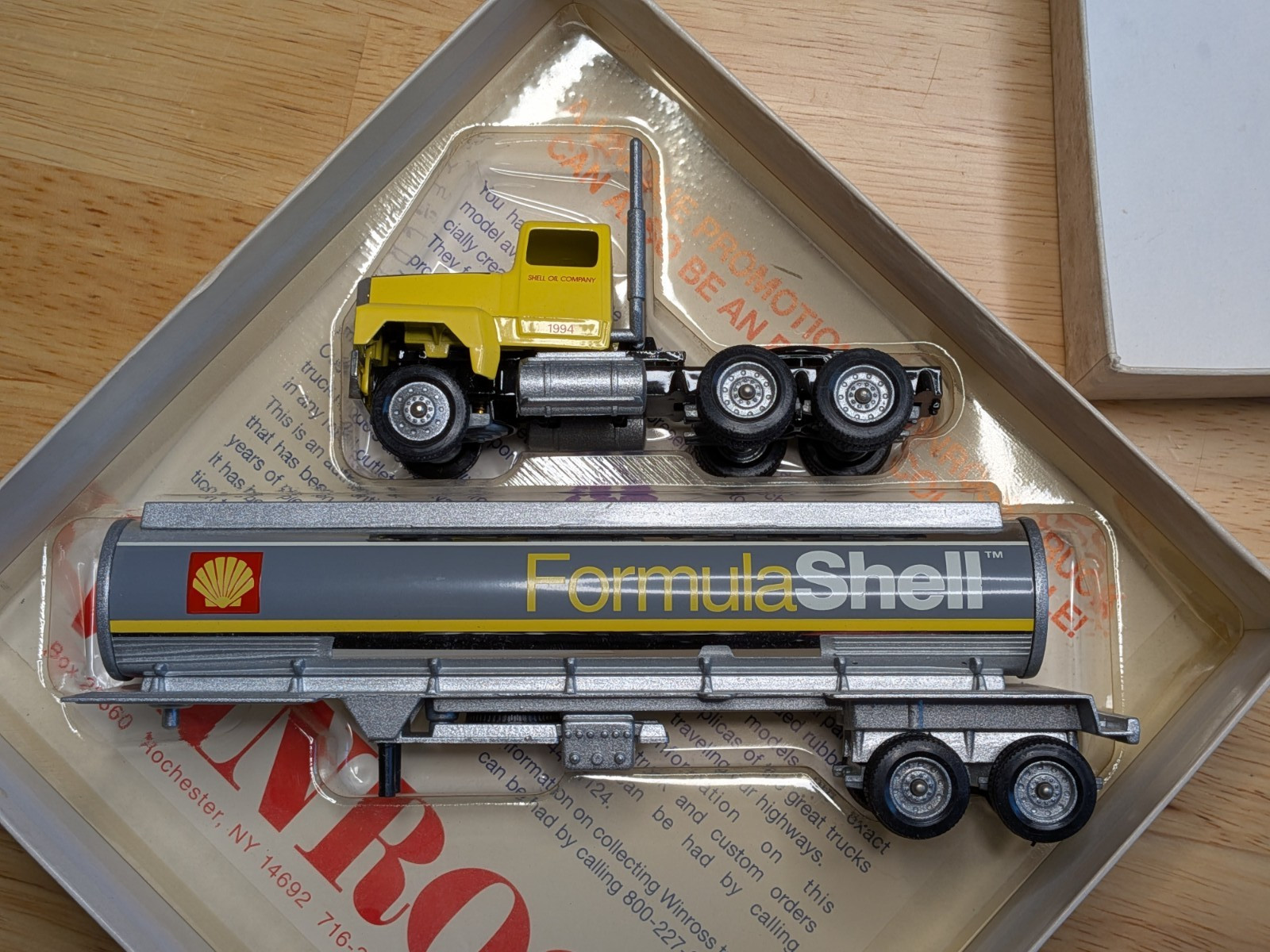 WINROSS 1995 Shell Formula Oil Tanker - Tractor Trailer Truck w/ Original Box