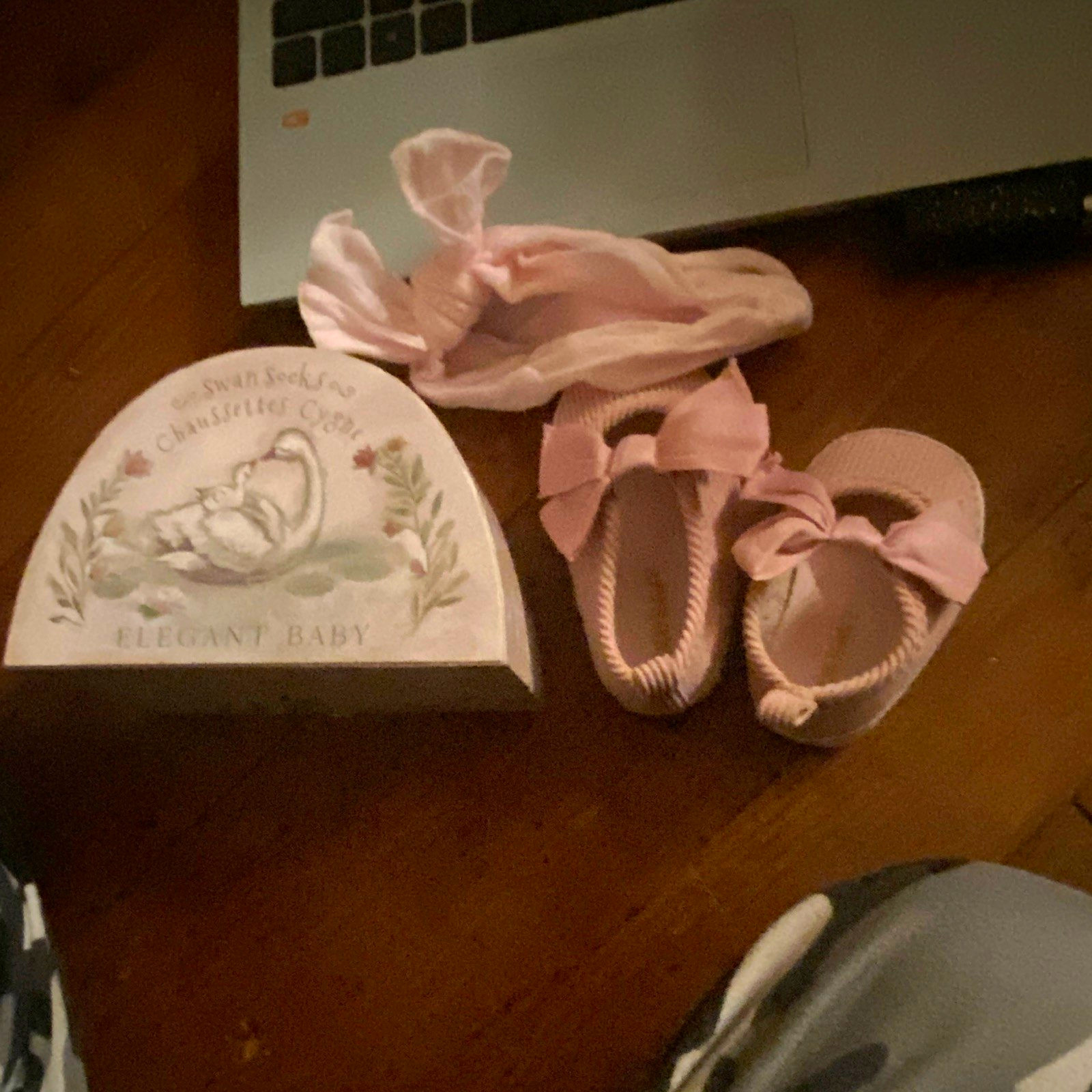 Elegant Baby Pink Swan Ballet Flats w/ Bow Slip-On Girls US Size 3 Standard