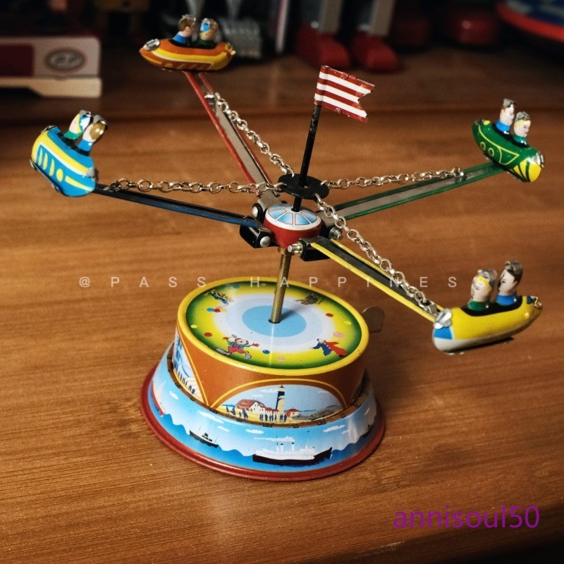 Nostalgic Wind-up Toy Birthday Gift Amusement Park Decorative Rotating Aircraft