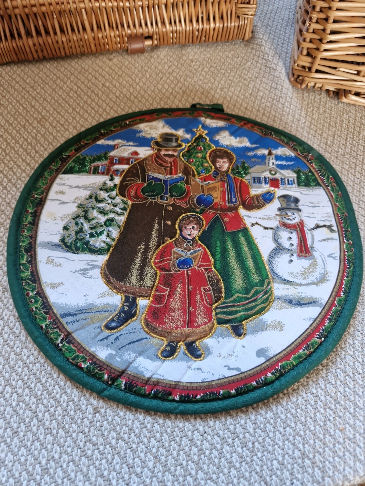 Lovely Vintage Style Christmas Carol Scene Hot Plate Cotton Mat Wall Hanging New