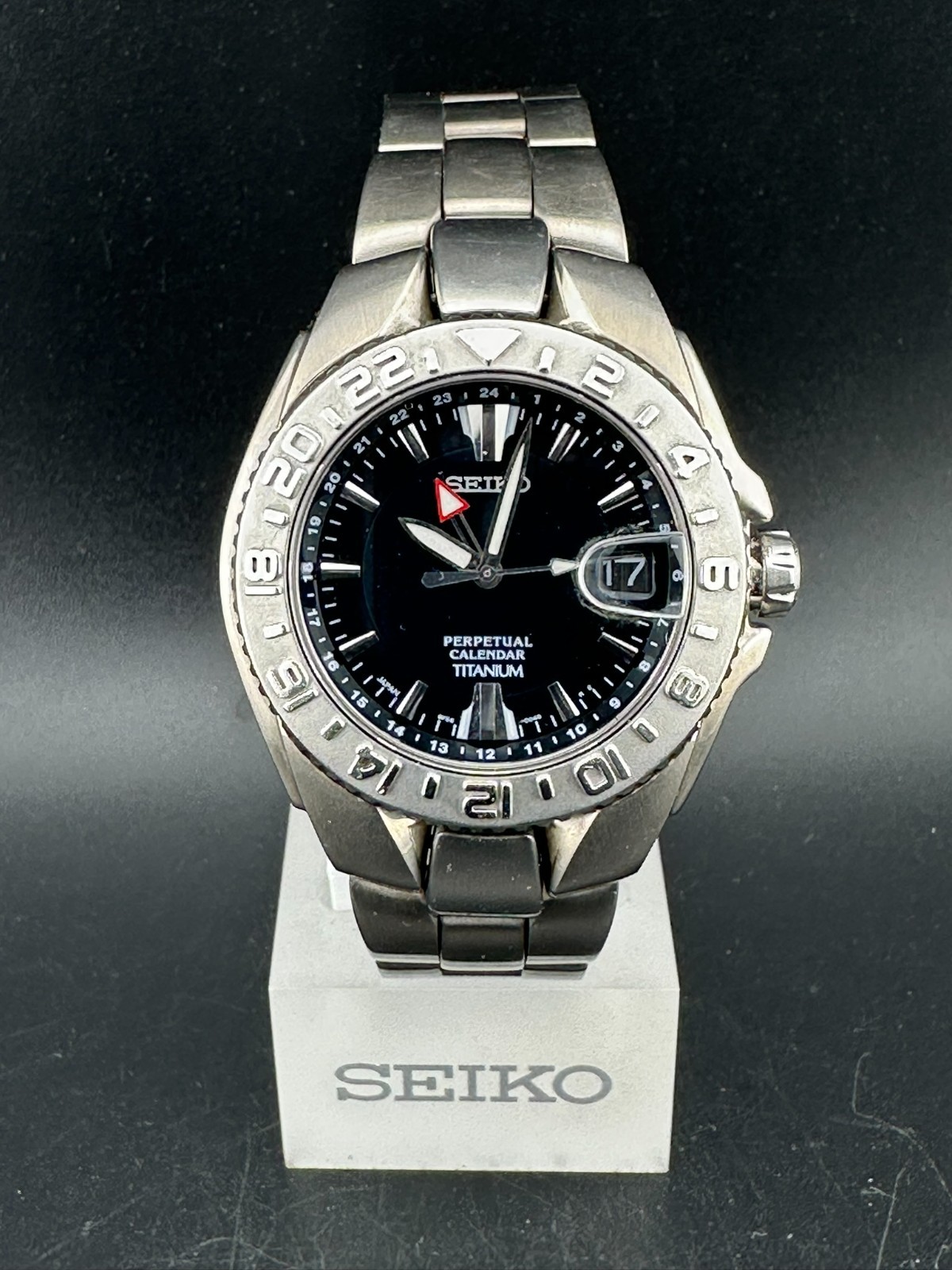 Seiko Titanium Perpetual Calendar Men\'s Black Dial Date 39mm Quartz 8F56-0040
