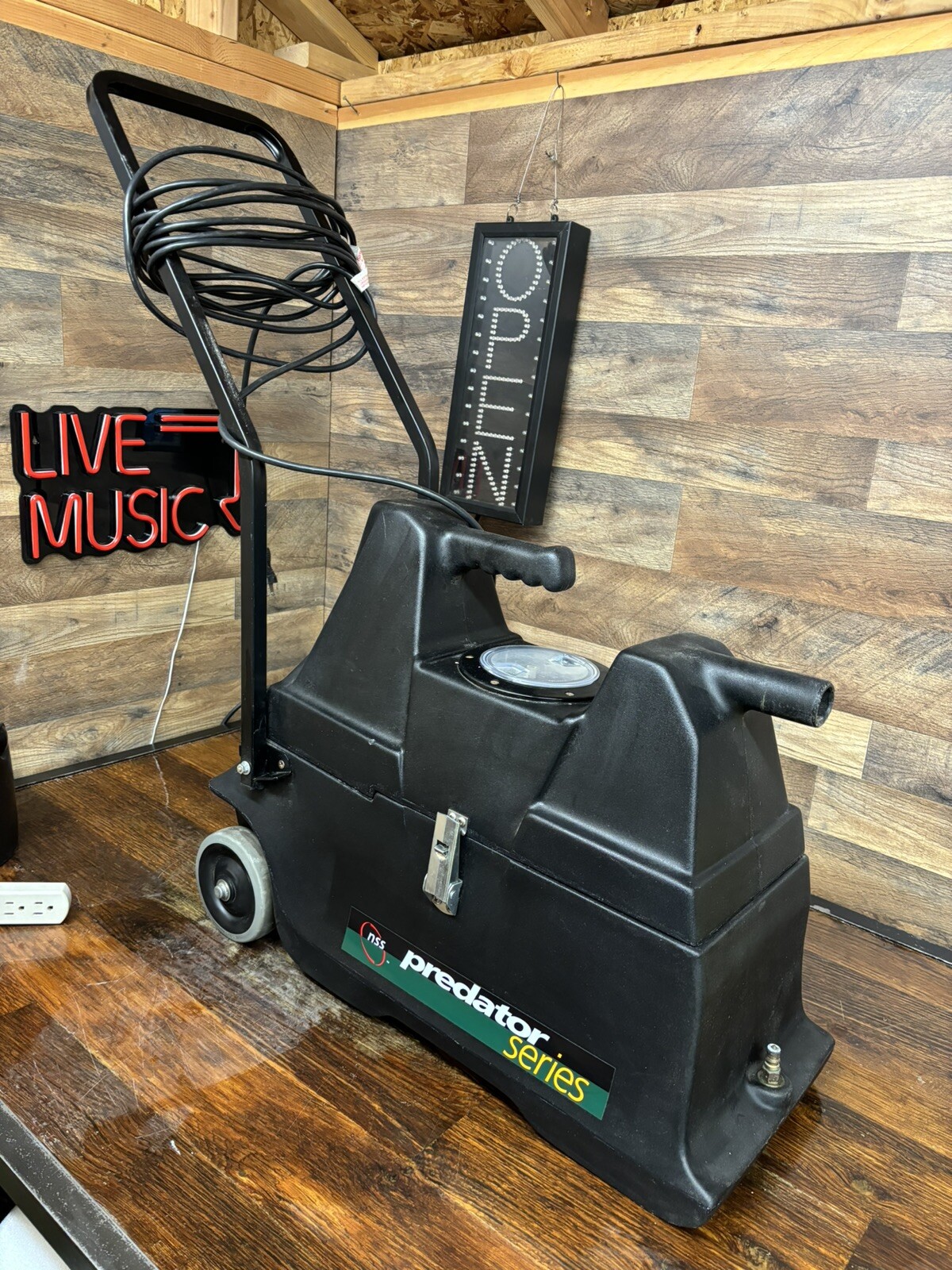 NSS Predator Series Cx3 spotter portable carpet extractor IN GOOD CONDITION