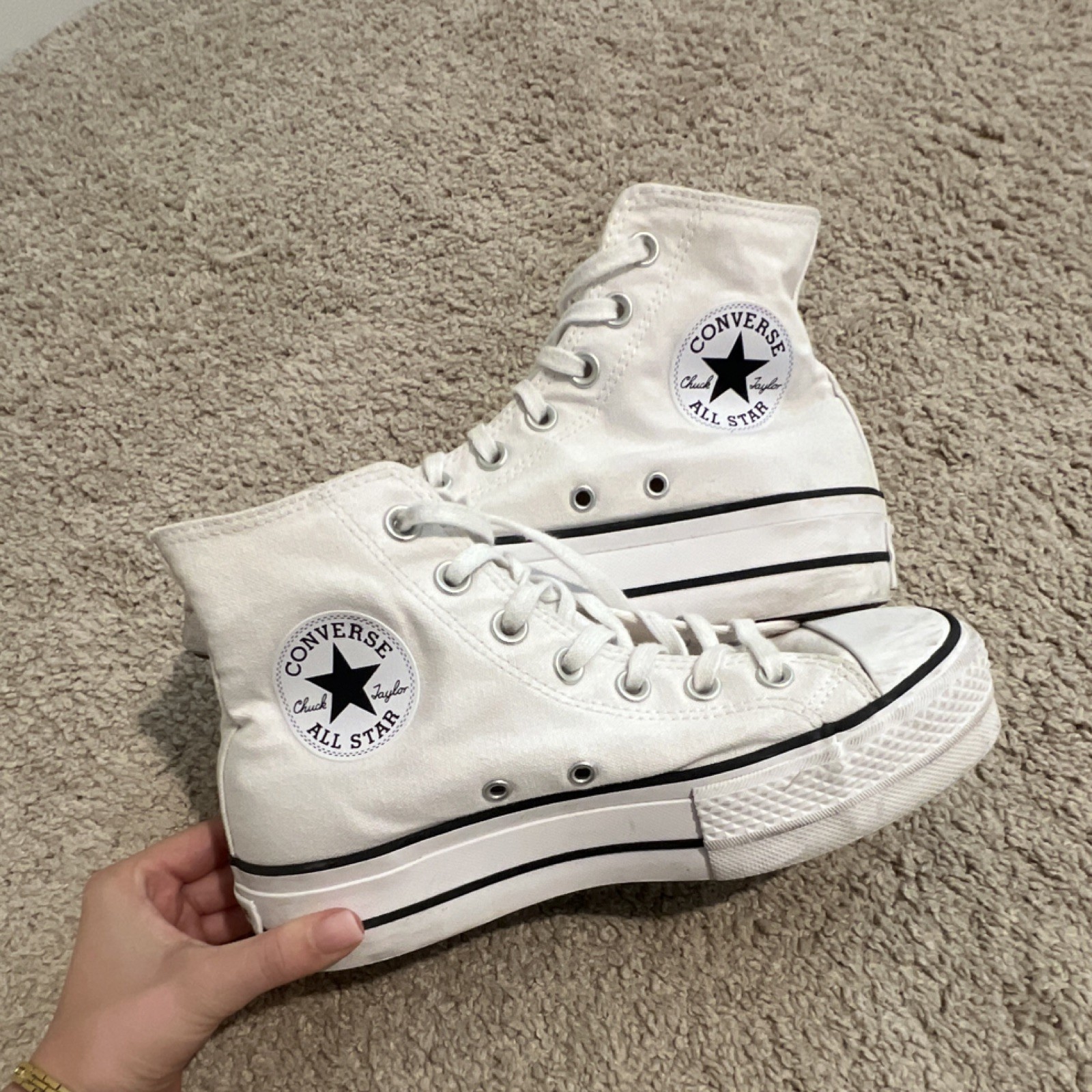 Converse Chuck Taylor All Star Men\'s High Top White Canvas Lace-Up Sneaker