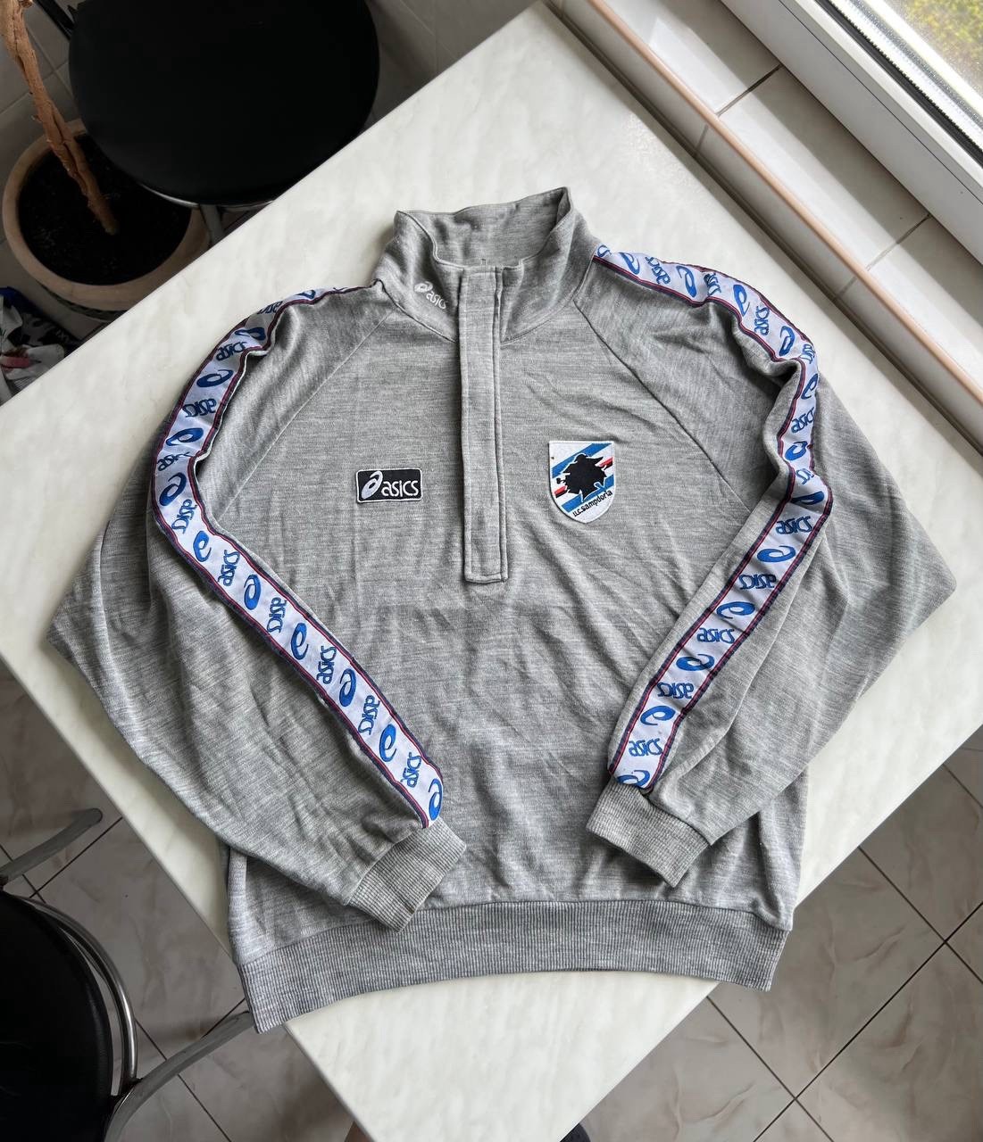 1990’s ASICS U.C. SAMPDORIA ORIGINAL VINTAGE ASICS FOOTBALL SWEATSHIRT ZIP 1/4 1990’s ASICS U.C. SAMPDORIA ORIGINAL VINTAGE ASICS FOOTBALL SWEATSHIRT ZIP 1/4