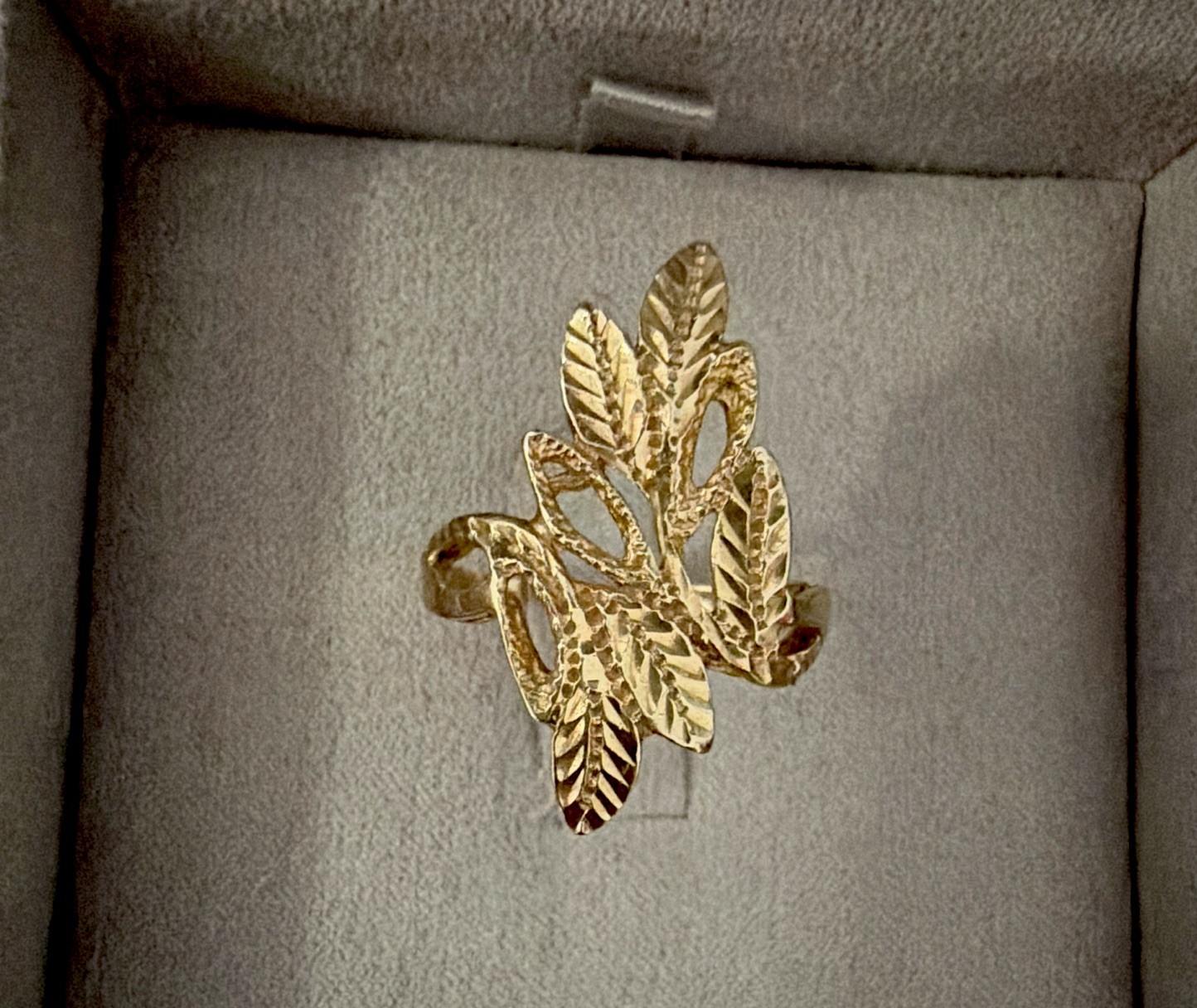 VINTAGE ESTATE 14K SOLID Yellow Gold 1 1/6 Wide FilagreeLeaf Ring Size 8
