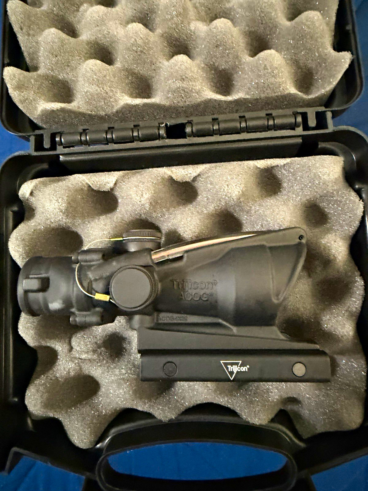 Trijicon ACOG TA31F 4x32 Red Chevron Illuminated Picatinny w/ Hard Case