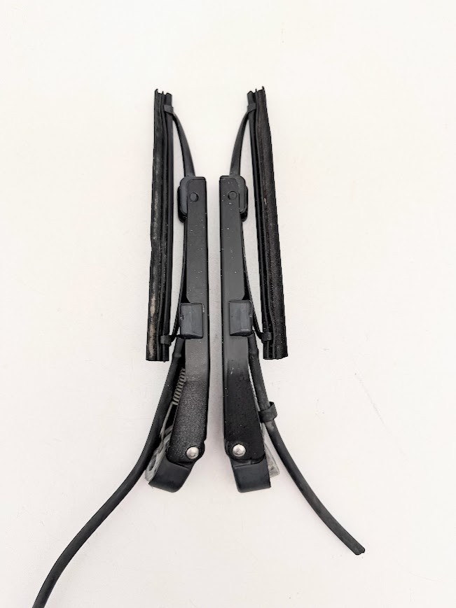 1999 - 2001 SAAB 9-5  Headlight Wipers Wiper Pair Both Set 2 Left Right OEM