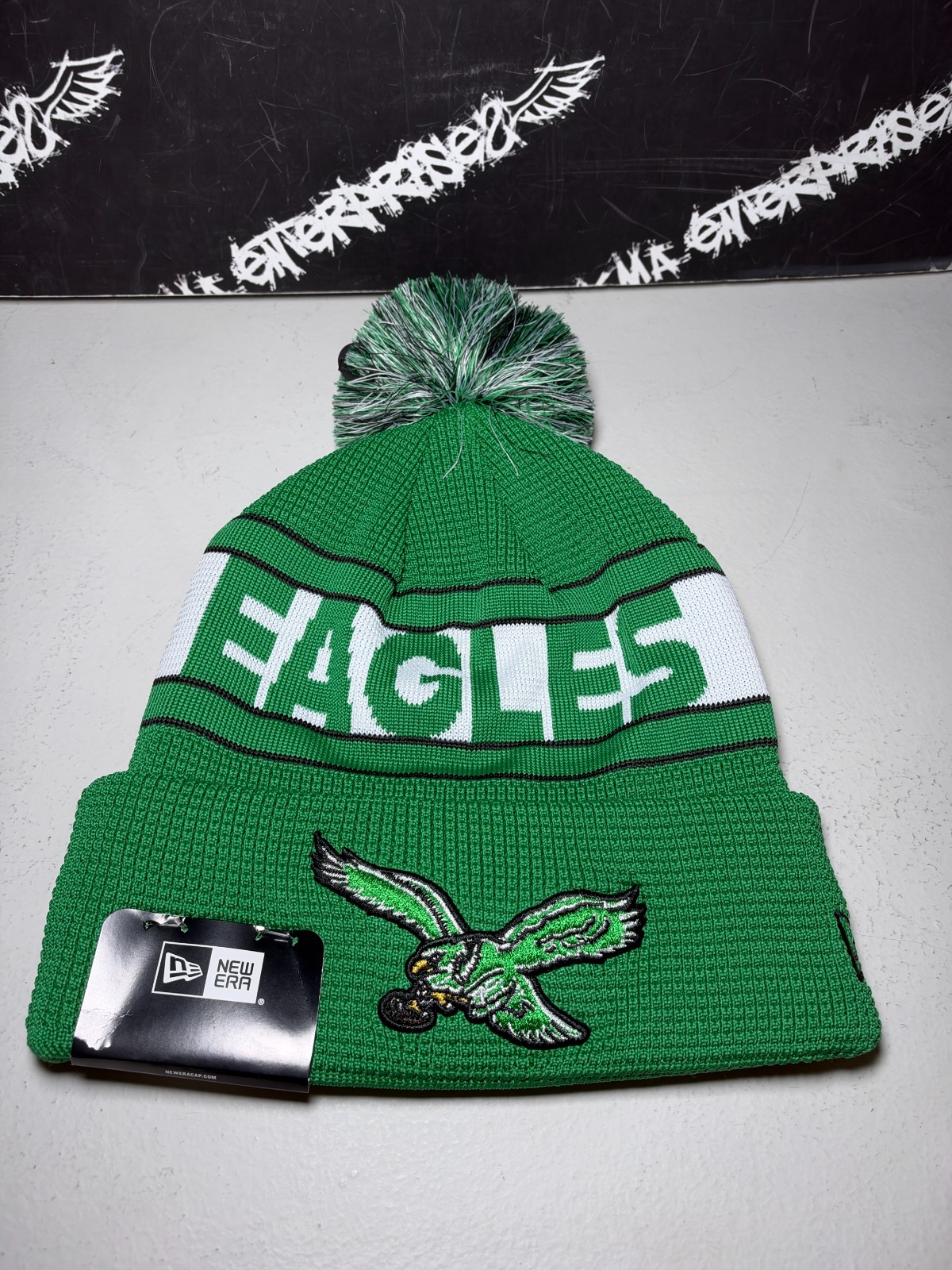 NWT New Era Philadelphia Eagles Retro Logo THERMAL Pom Knit Beanie Hat GREEN